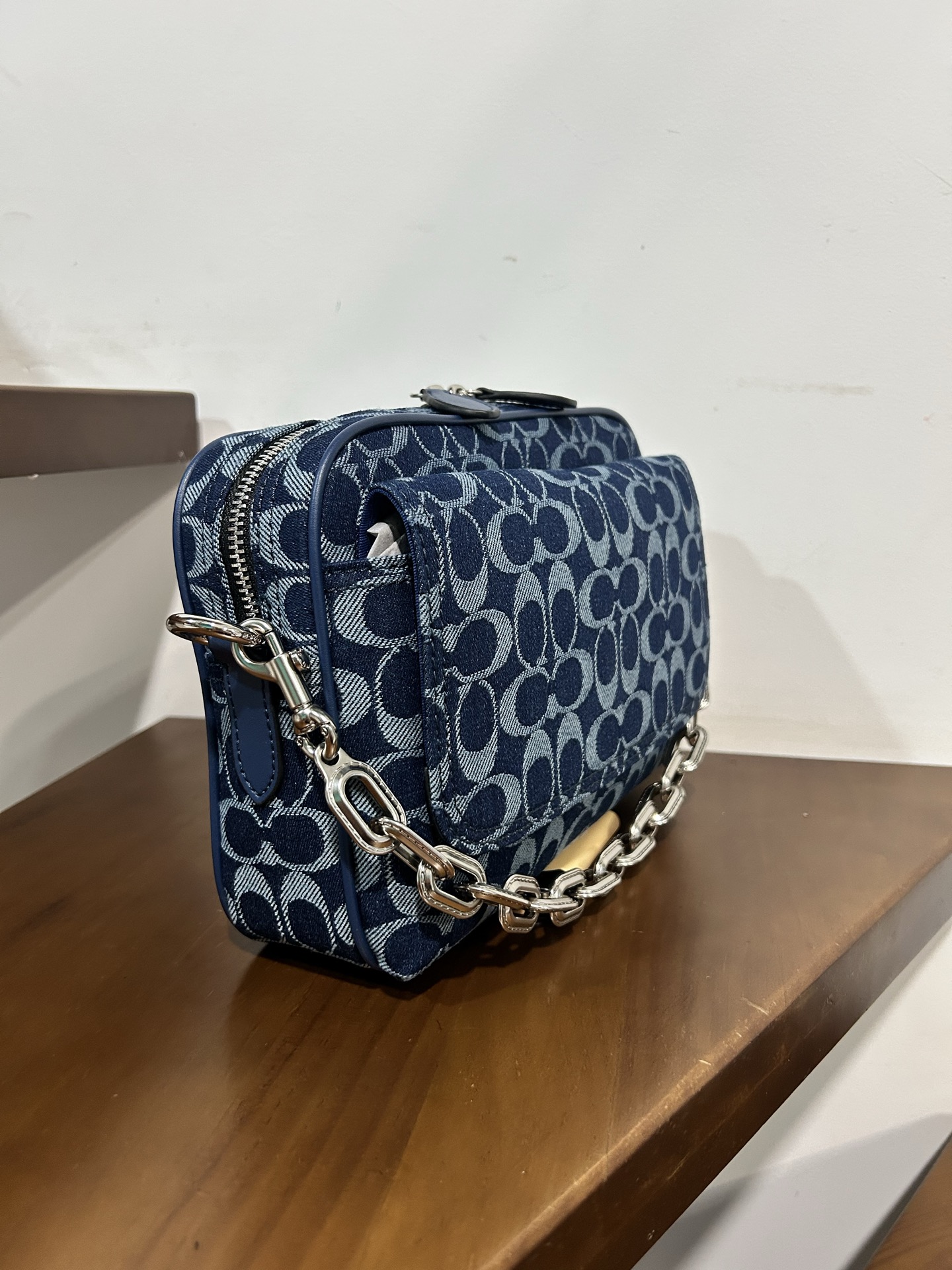 Coach 4月新款CCAK27 人造革配牛皮革 内置搭扣袋 拉链开合