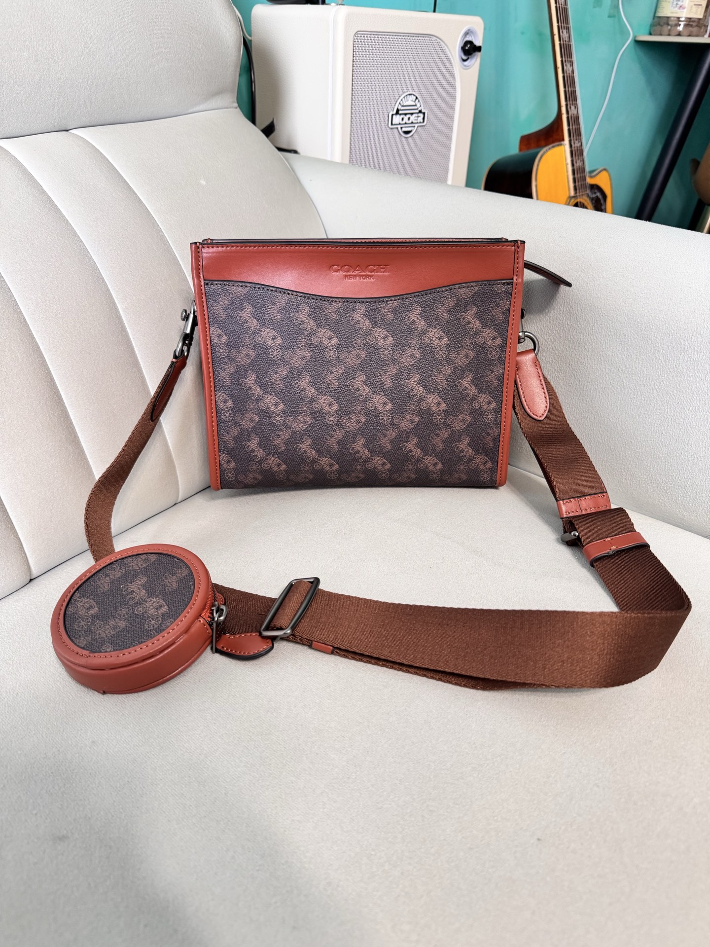 Coach CW667 Hitch 男士2+1 斜挎手拿包 多功能款 配备手腕带可当手挽包 长肩带可单肩斜挎