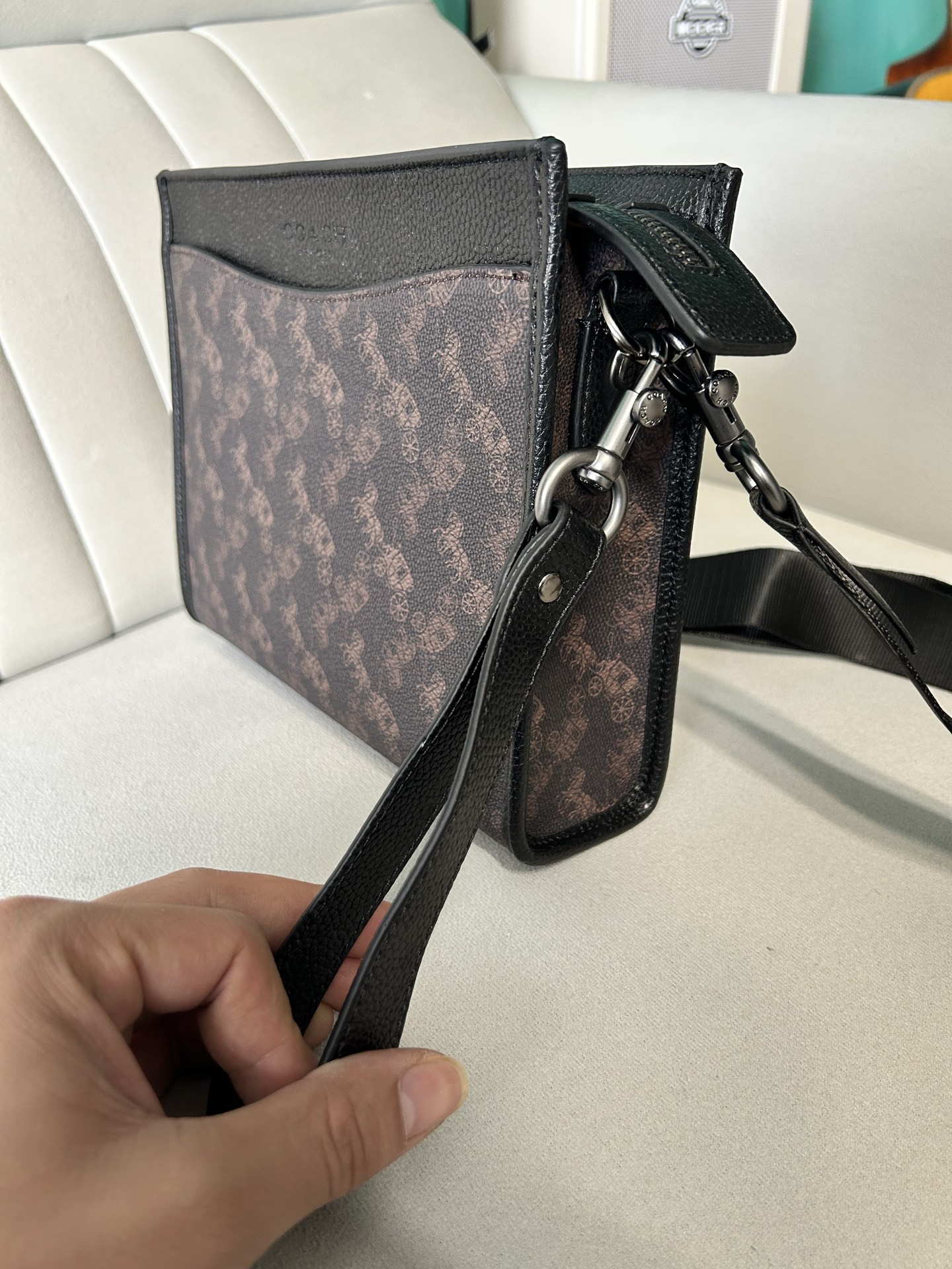 Coach CC087 Hitch 男士2+1 斜挎手拿包 多功能款 配备手腕带可当手挽包 长肩带可单肩斜挎