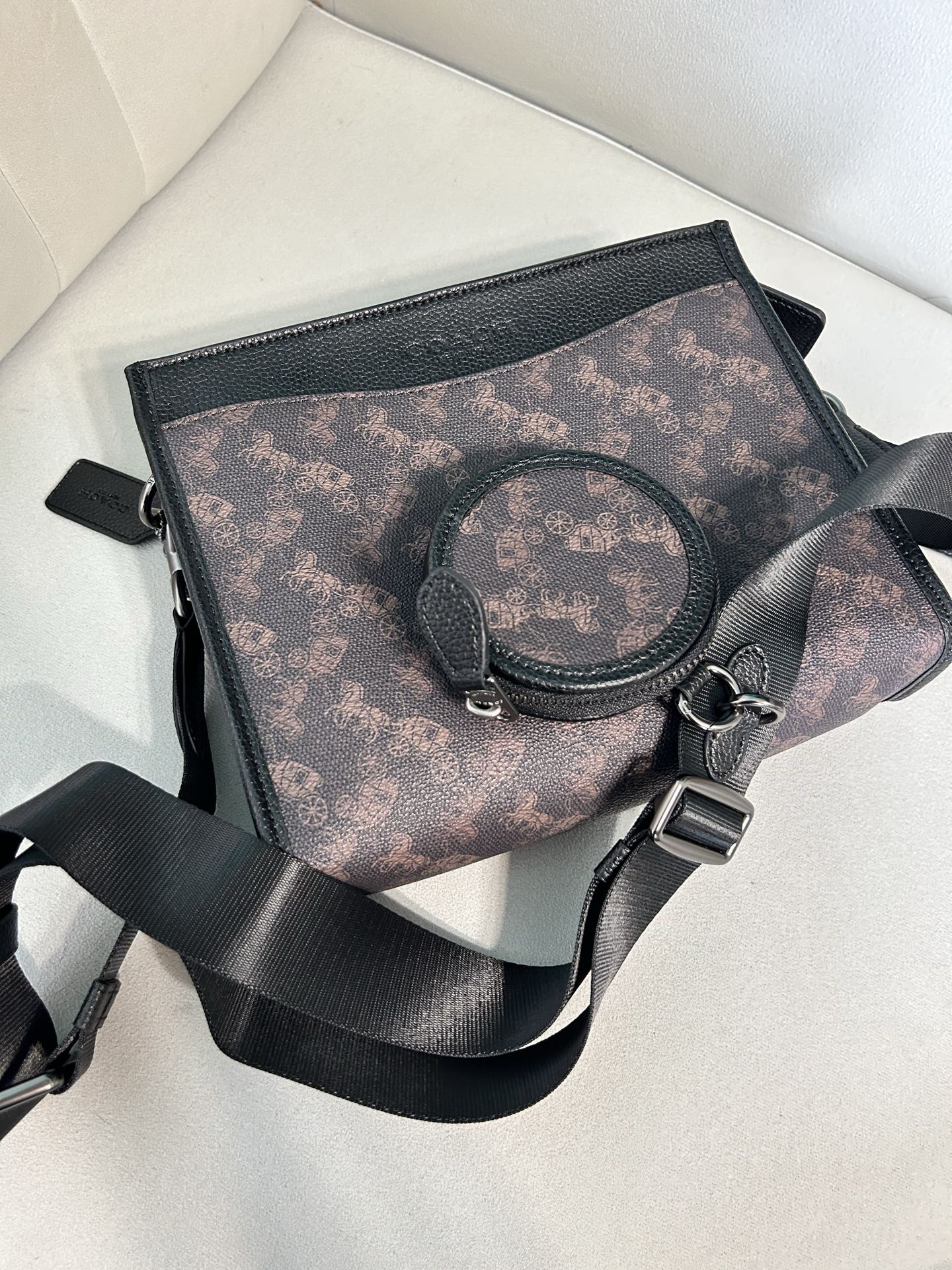 Coach CC087 Hitch 男士2+1 斜挎手拿包 多功能款 配备手腕带可当手挽包 长肩带可单肩斜挎