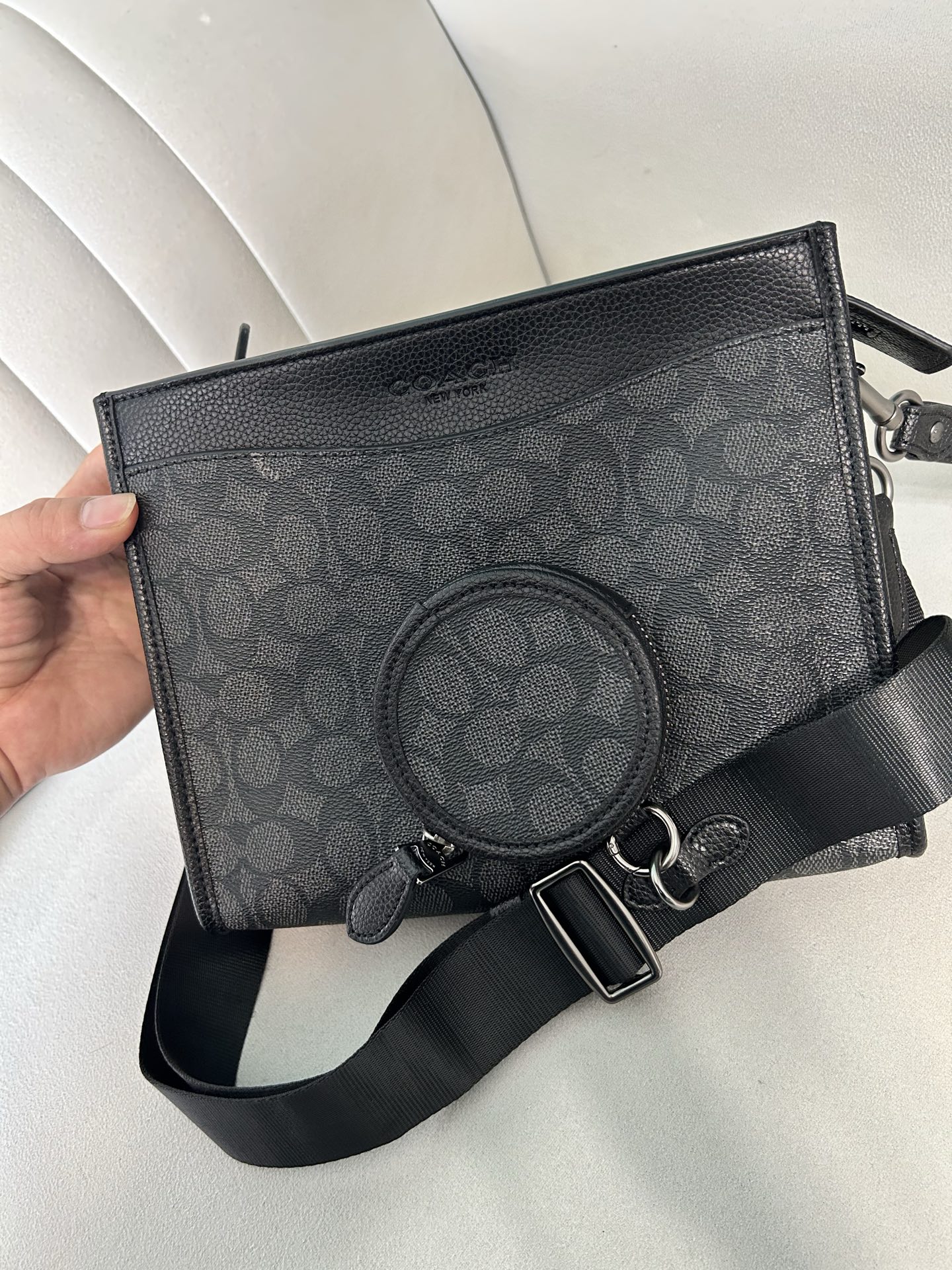 Coach CC088 Hitch 男士2+1 斜挎手拿包 多功能款 配备手腕带可当手挽包 长肩带可单肩斜挎