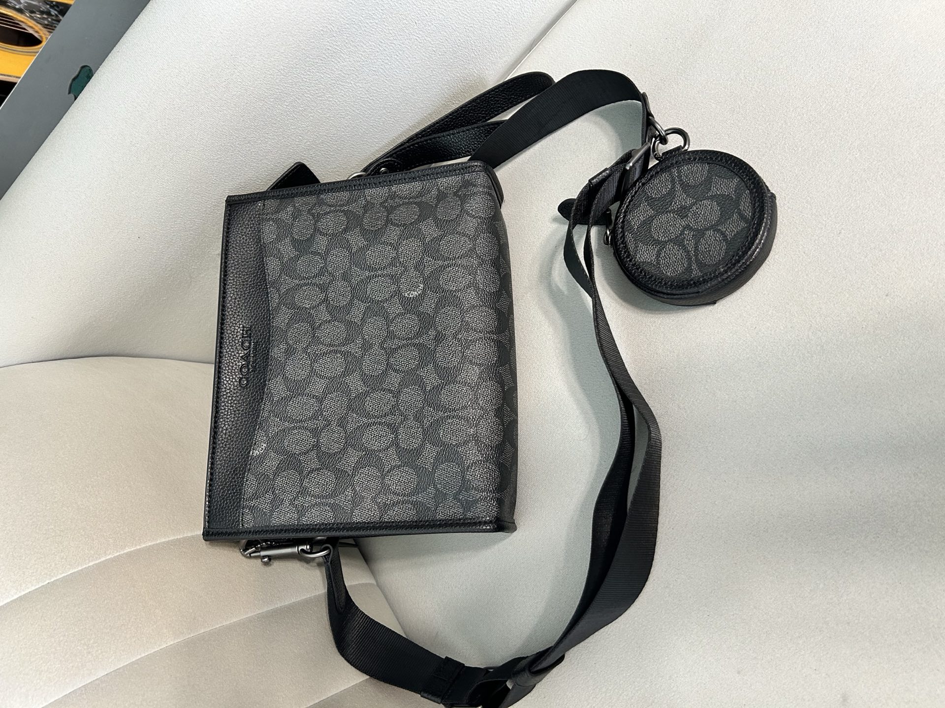 Coach CC088 Hitch 男士2+1 斜挎手拿包 多功能款 配备手腕带可当手挽包 长肩带可单肩斜挎