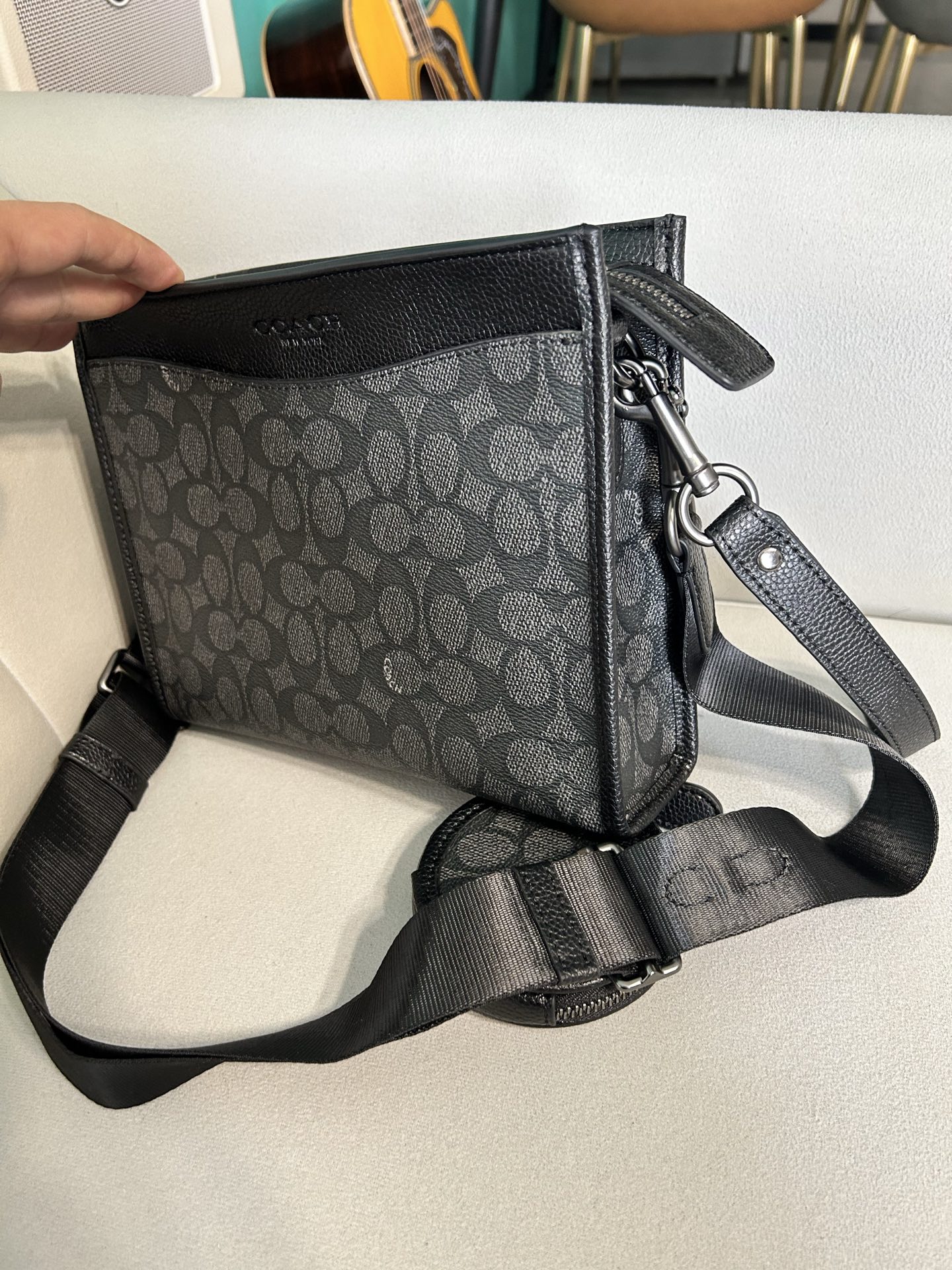 Coach CC088 Hitch 男士2+1 斜挎手拿包 多功能款 配备手腕带可当手挽包 长肩带可单肩斜挎