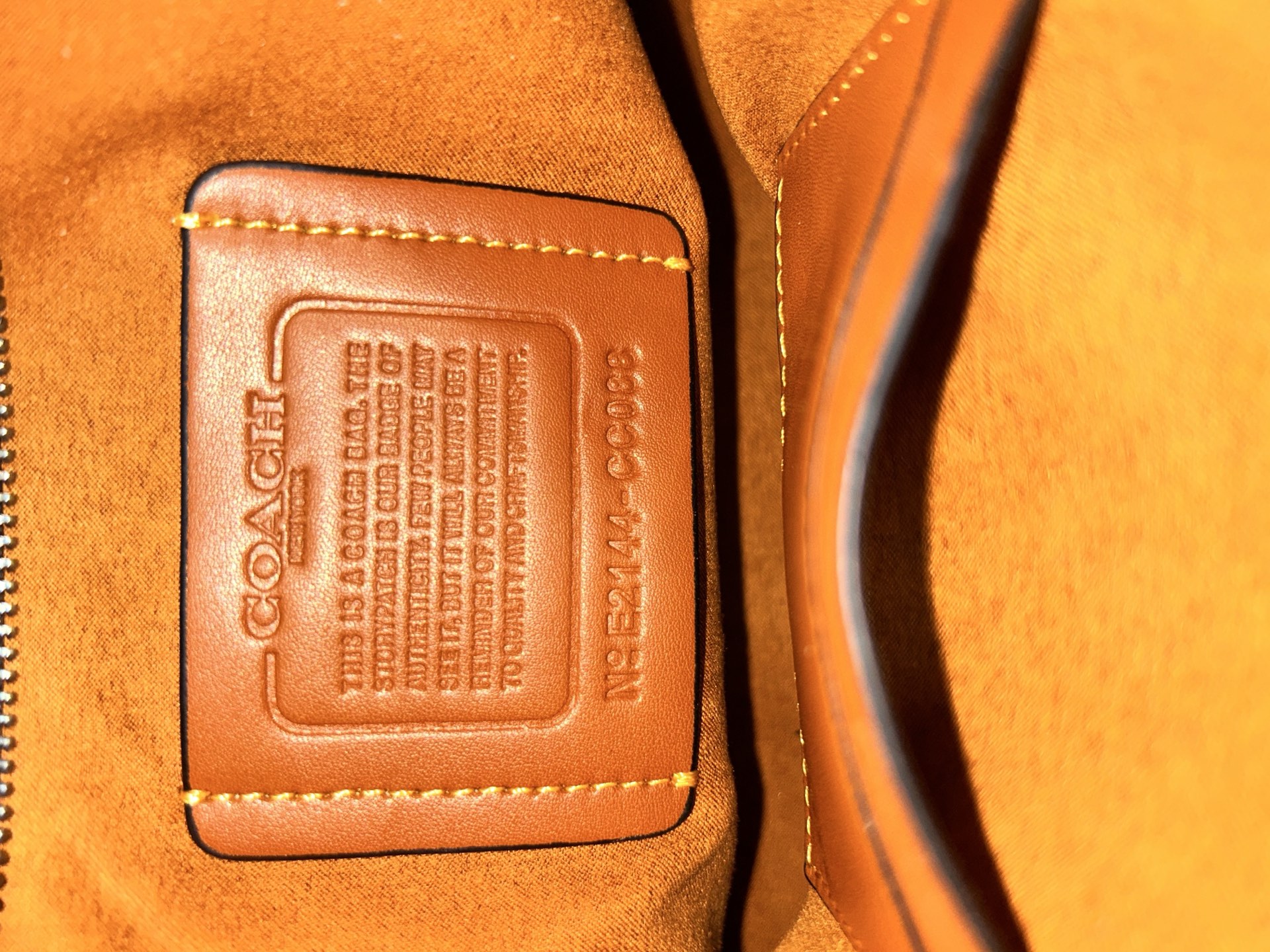 Coach CC088 Hitch 男士2+1 斜挎手拿包 多功能款 配备手腕带可当手挽包 长肩带可单肩斜挎