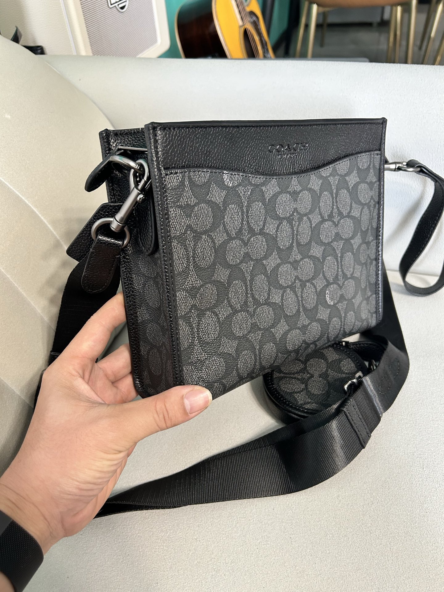 Coach CC088 Hitch 男士2+1 斜挎手拿包 多功能款 配备手腕带可当手挽包 长肩带可单肩斜挎