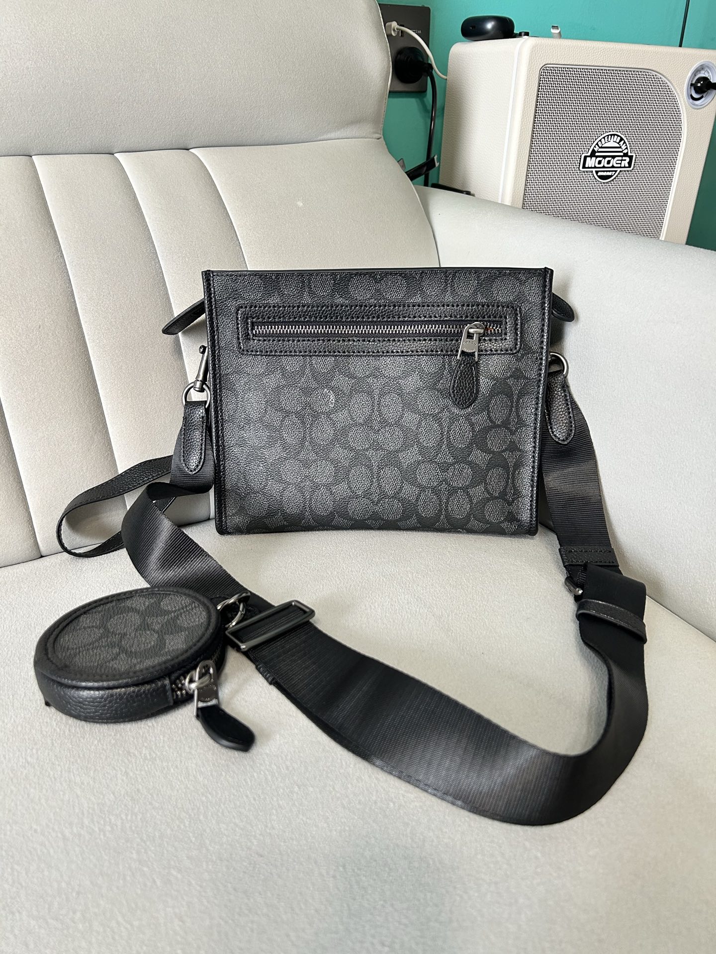 Coach CC088 Hitch 男士2+1 斜挎手拿包 多功能款 配备手腕带可当手挽包 长肩带可单肩斜挎