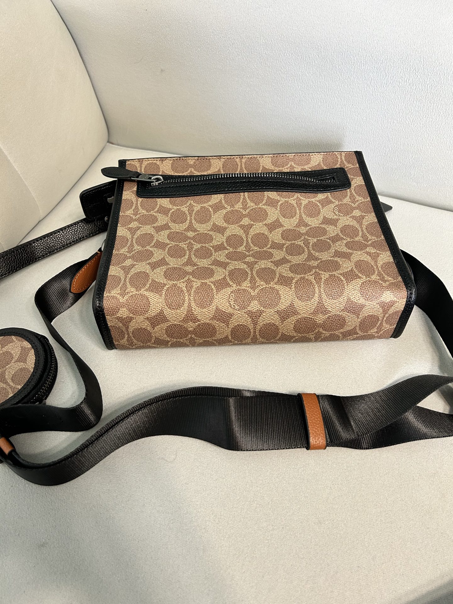 Coach CC088 Hitch 男士2+1 斜挎手拿包 多功能款 配备手腕带可当手挽包 长肩带可单肩斜挎