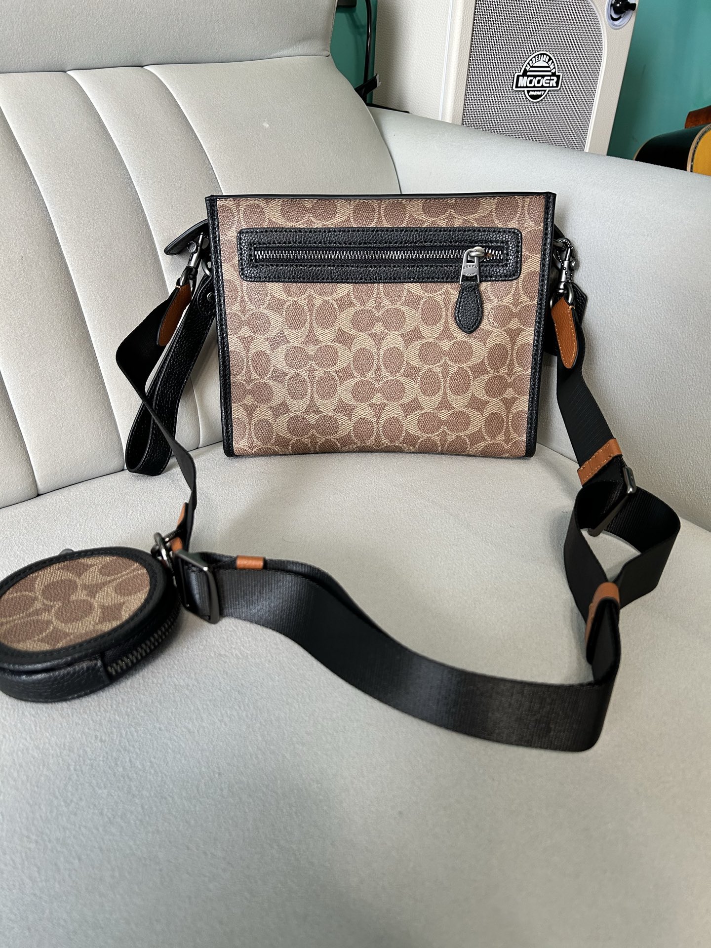 Coach CC088 Hitch 男士2+1 斜挎手拿包 多功能款 配备手腕带可当手挽包 长肩带可单肩斜挎