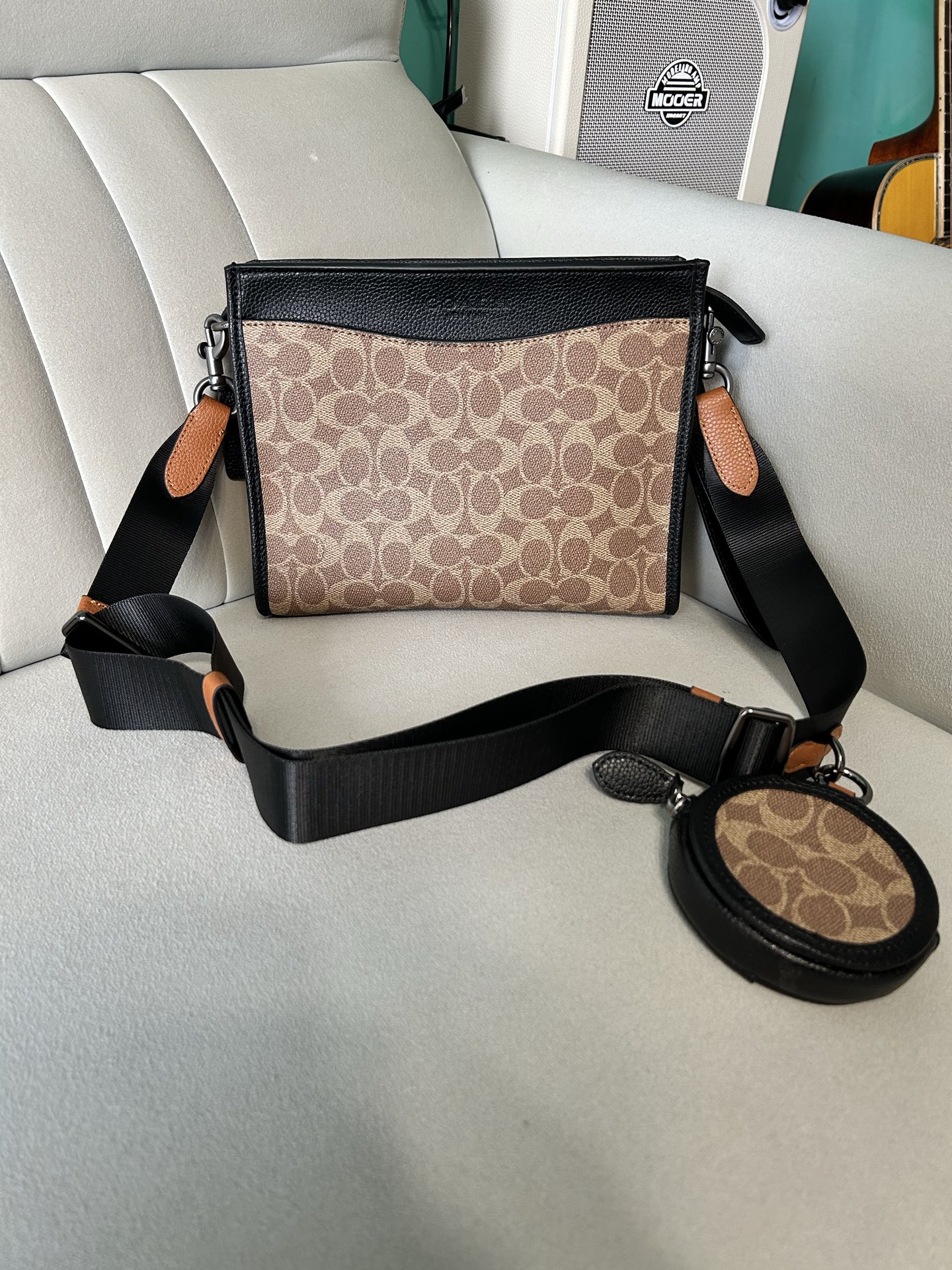 Coach CC088 Hitch 男士2+1 斜挎手拿包 多功能款 配备手腕带可当手挽包 长肩带可单肩斜挎