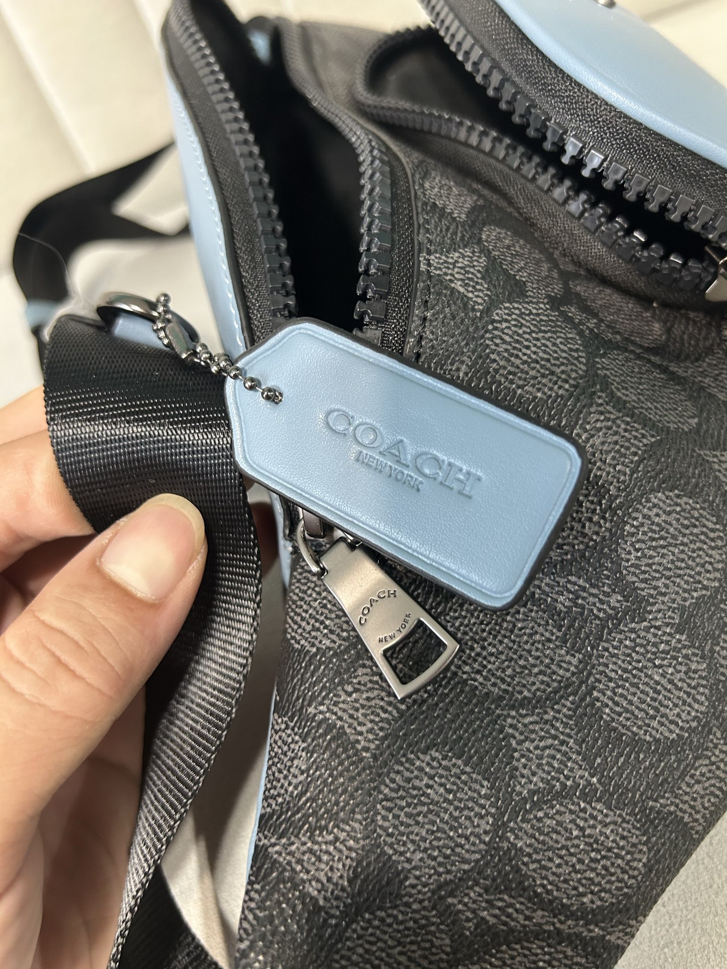 Coach CAJ77 标志TRACK 胸包腰包 PVC老花料配进口头层牛皮 客供五金 内置多功能袋