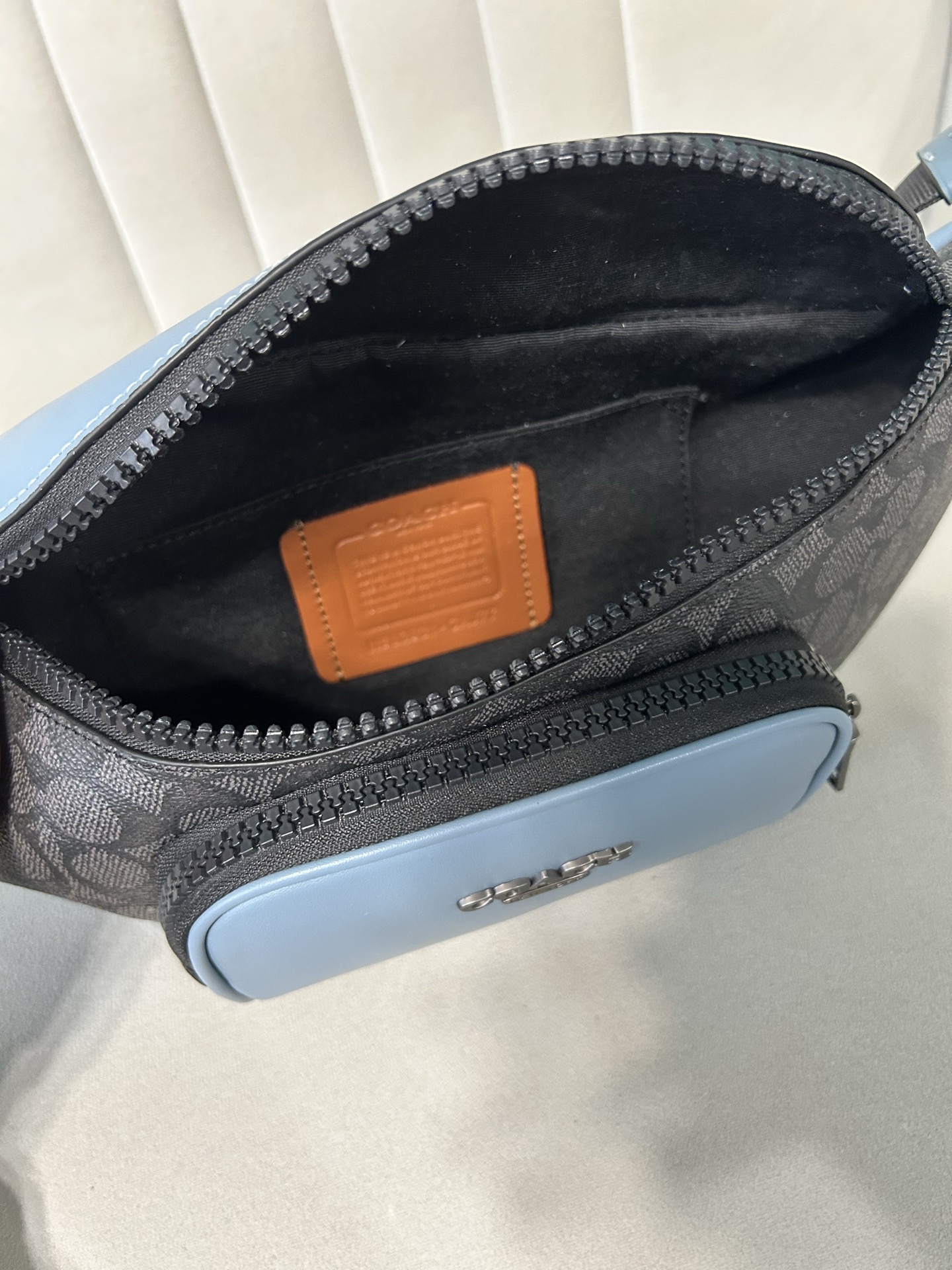 Coach CAJ77 标志TRACK 胸包腰包 PVC老花料配进口头层牛皮 客供五金 内置多功能袋