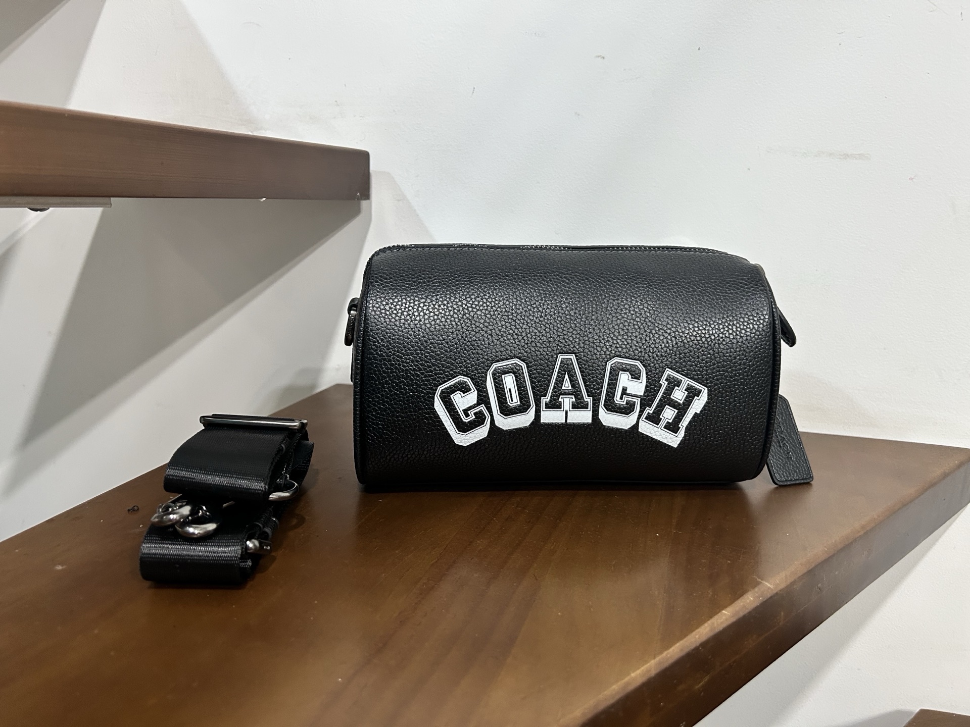 Coach coach新款CAJ41 荔枝纹24号行李包～lv24号平替枕头包 男女通用款 可做 标志印花帆布涂层配牛皮革
