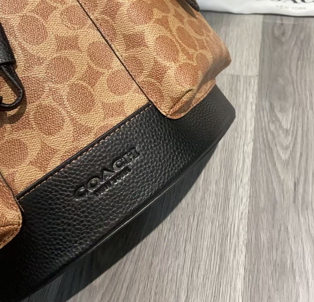 Coach COACH蔻驰男士PVC配皮双肩包 休闲简约潮流 CW211。尺寸31×47×15
