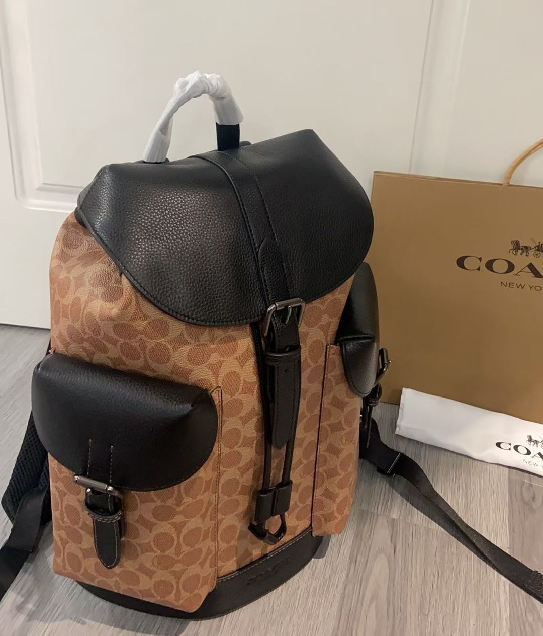 Coach COACH蔻驰男士PVC配皮双肩包 休闲简约潮流 CW211。尺寸31×47×15
