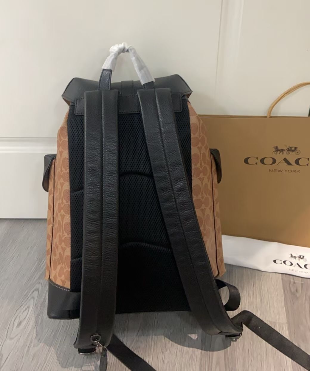 Coach COACH蔻驰男士PVC配皮双肩包 休闲简约潮流 CW211。尺寸31×47×15