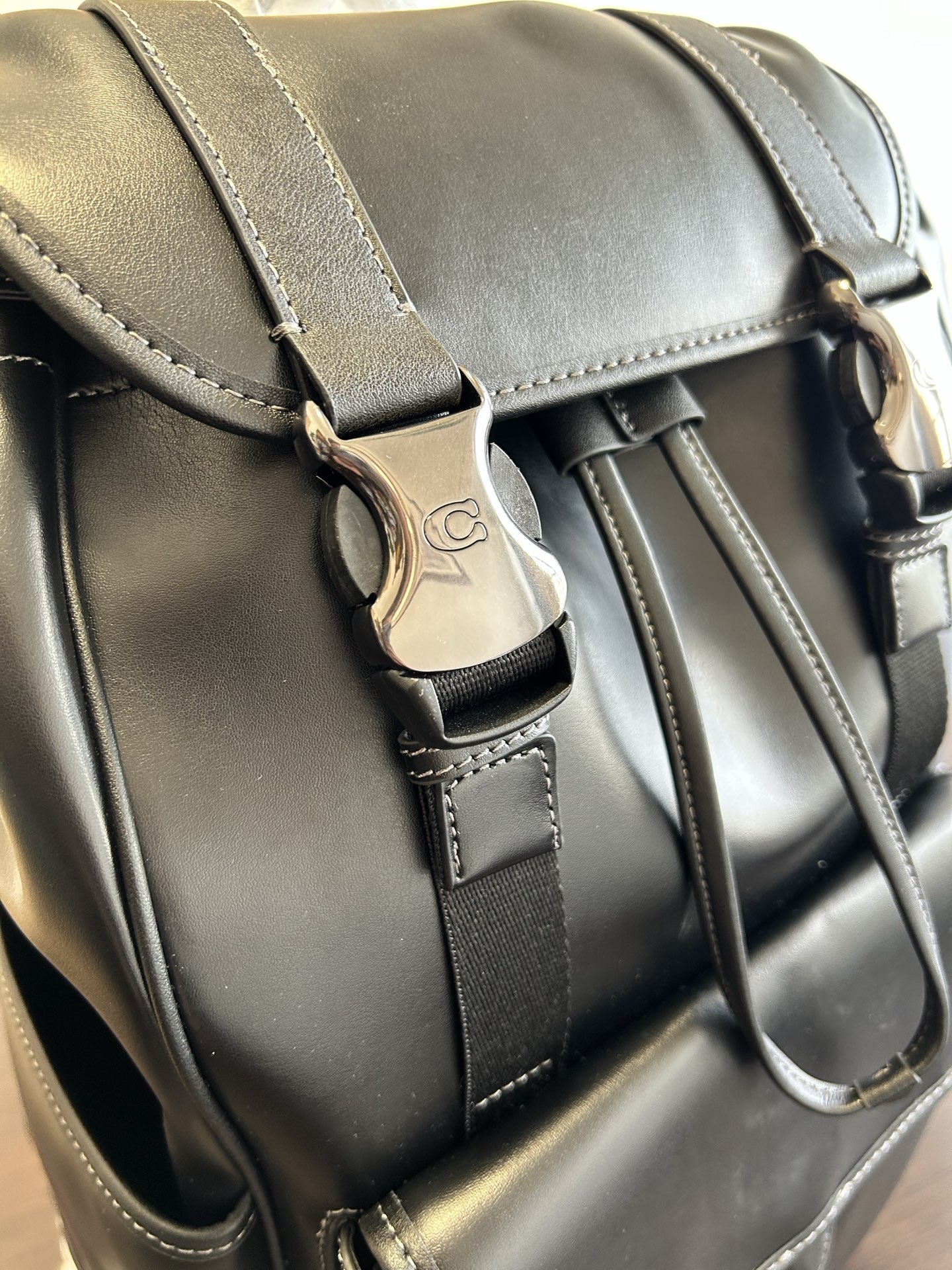 Coach 标志 LEAGUE翻盖双肩包 CU072