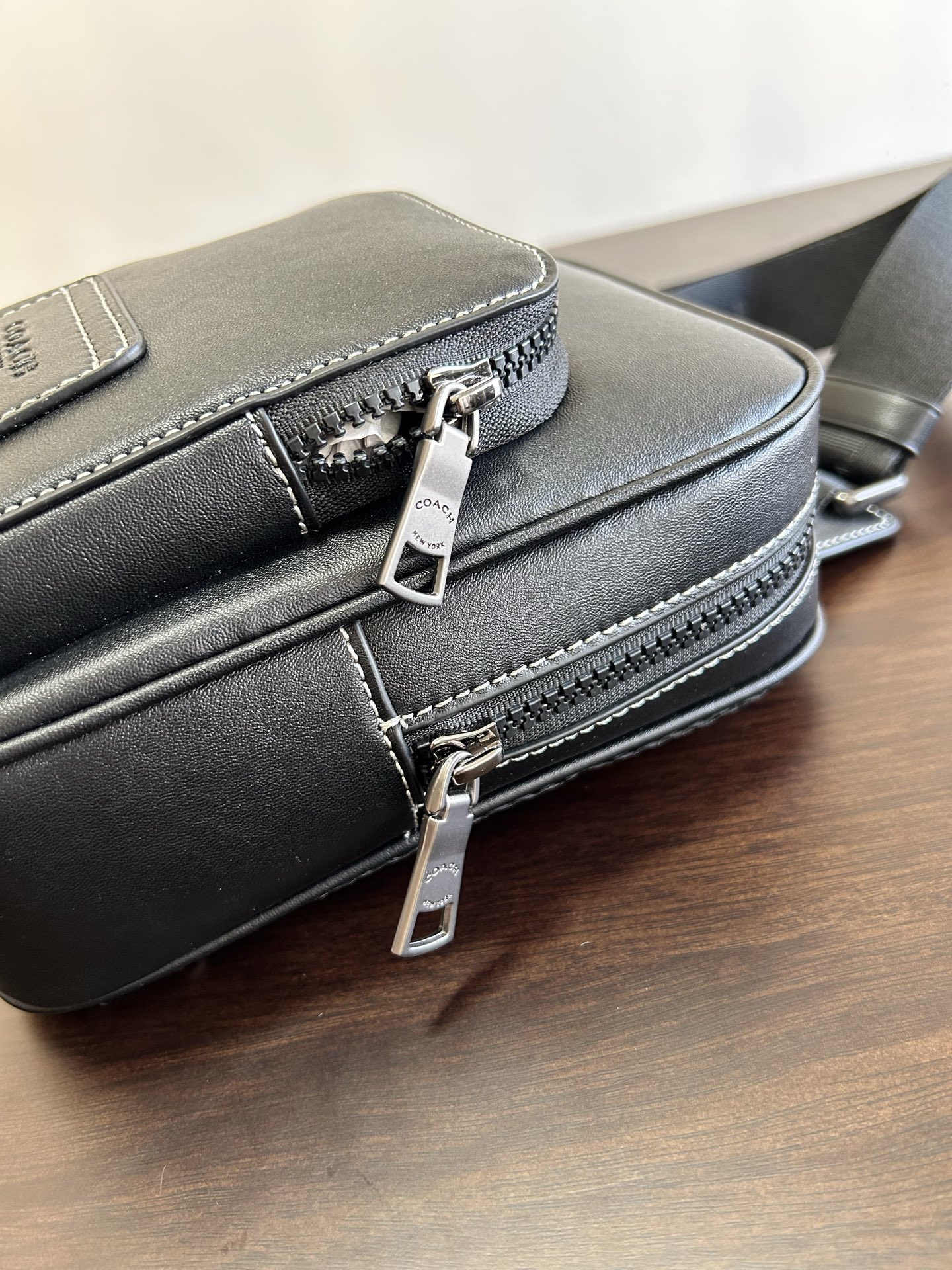 Coach 新款COACH蔻驰CX071奥莱WEST牛皮男款斜背包胸包