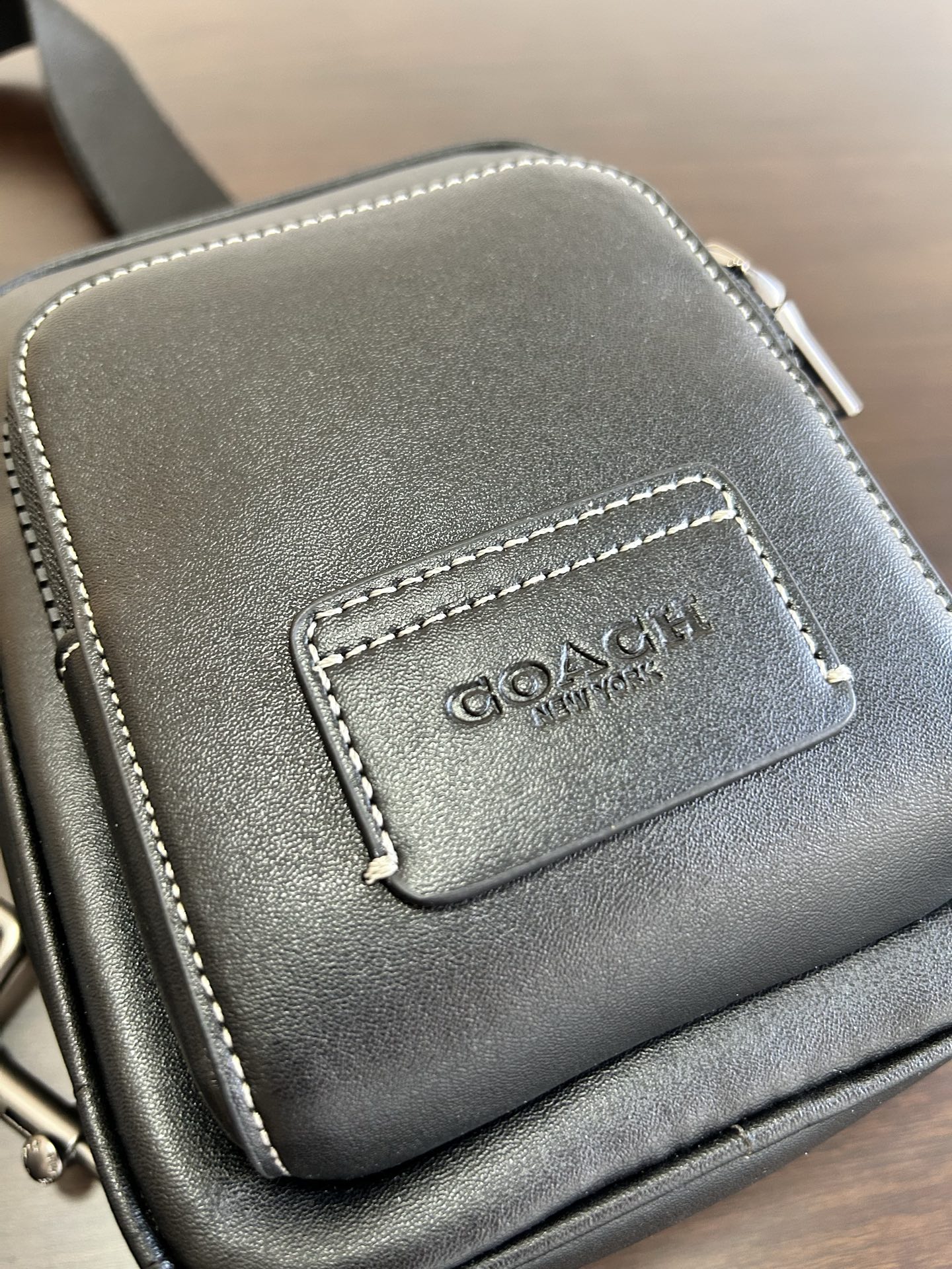Coach 新款COACH蔻驰CX071奥莱WEST牛皮男款斜背包胸包