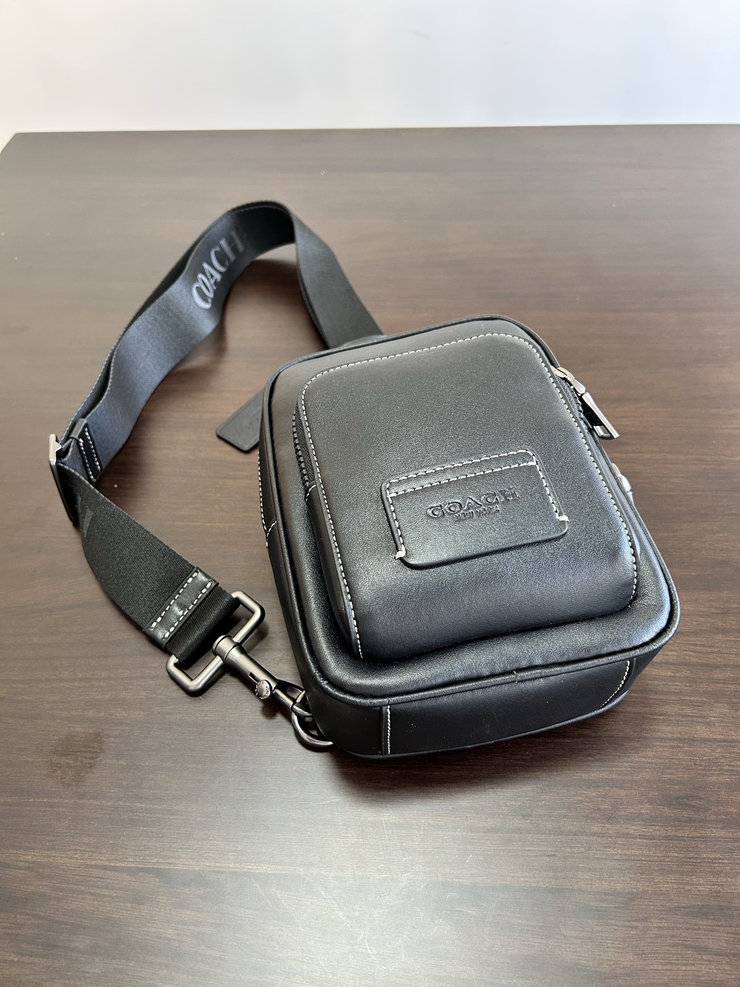Coach 新款COACH蔻驰CX071奥莱WEST牛皮男款斜背包胸包