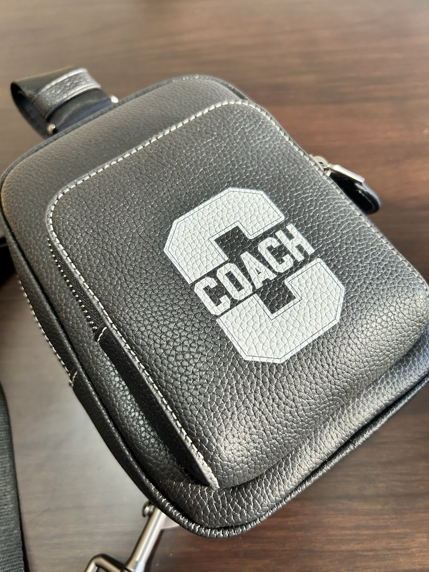 Coach 新款COACH蔻驰CAJ39 奥莱WEST牛皮男款斜背包胸包