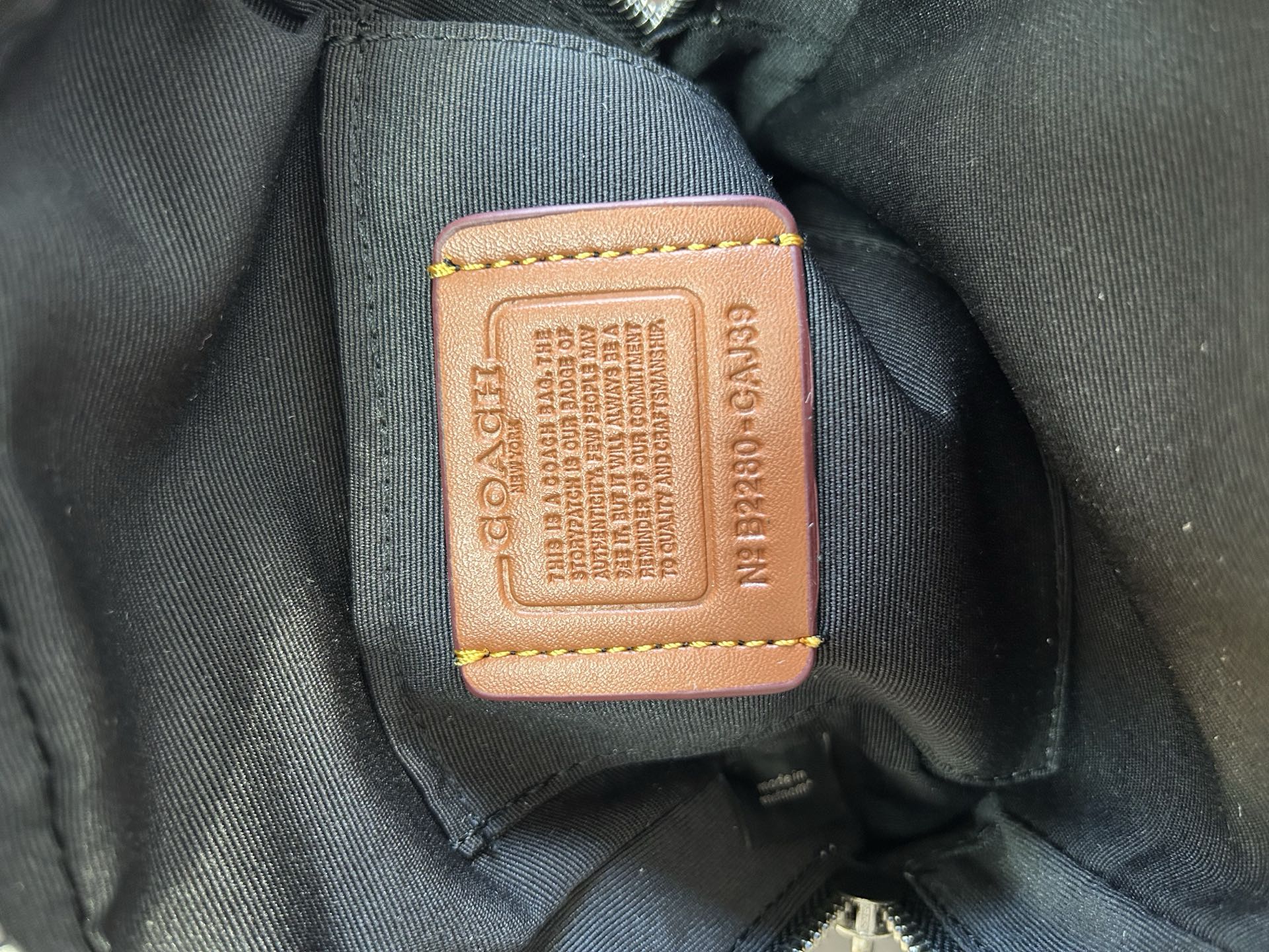 Coach 新款COACH蔻驰CAJ39 奥莱WEST牛皮男款斜背包胸包