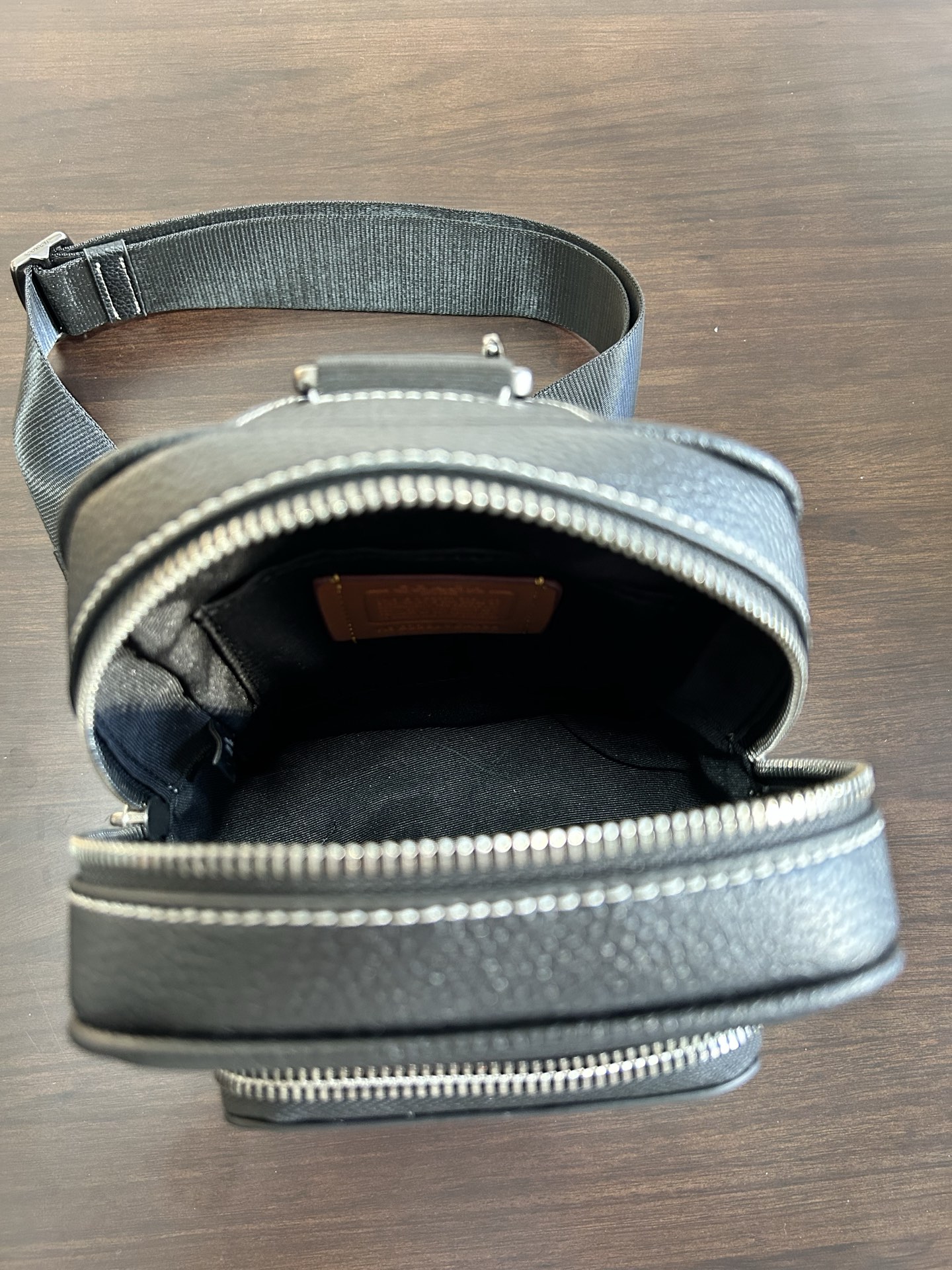 Coach 新款COACH蔻驰CAJ39 奥莱WEST牛皮男款斜背包胸包