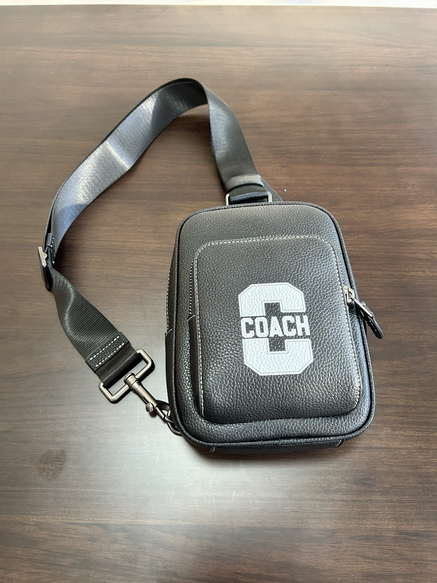 Coach 新款COACH蔻驰CAJ39 奥莱WEST牛皮男款斜背包胸包