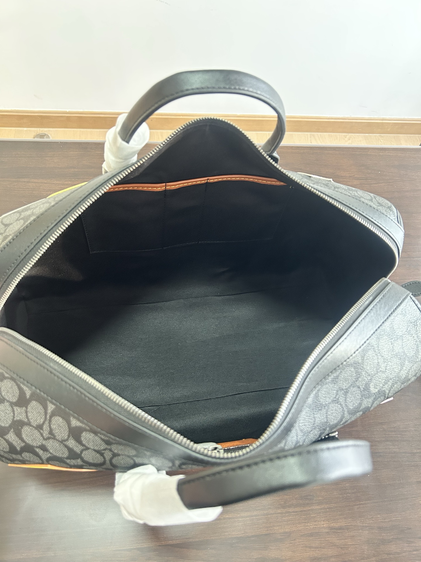 Coach Coach 25年1月份新品Venturer旅行包 来啦 CBF35 的包型搭配徽章设计