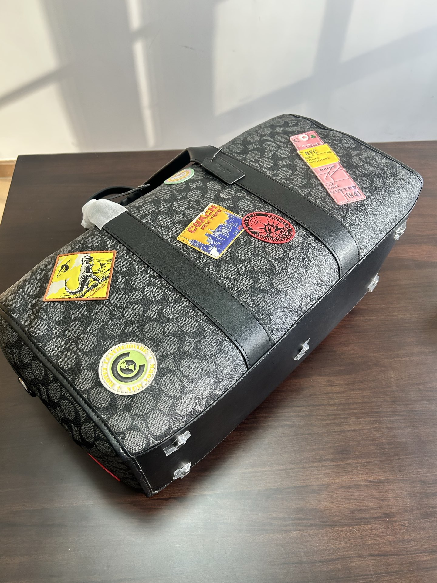 Coach Coach 25年1月份新品Venturer旅行包 来啦 CBF35 的包型搭配徽章设计
