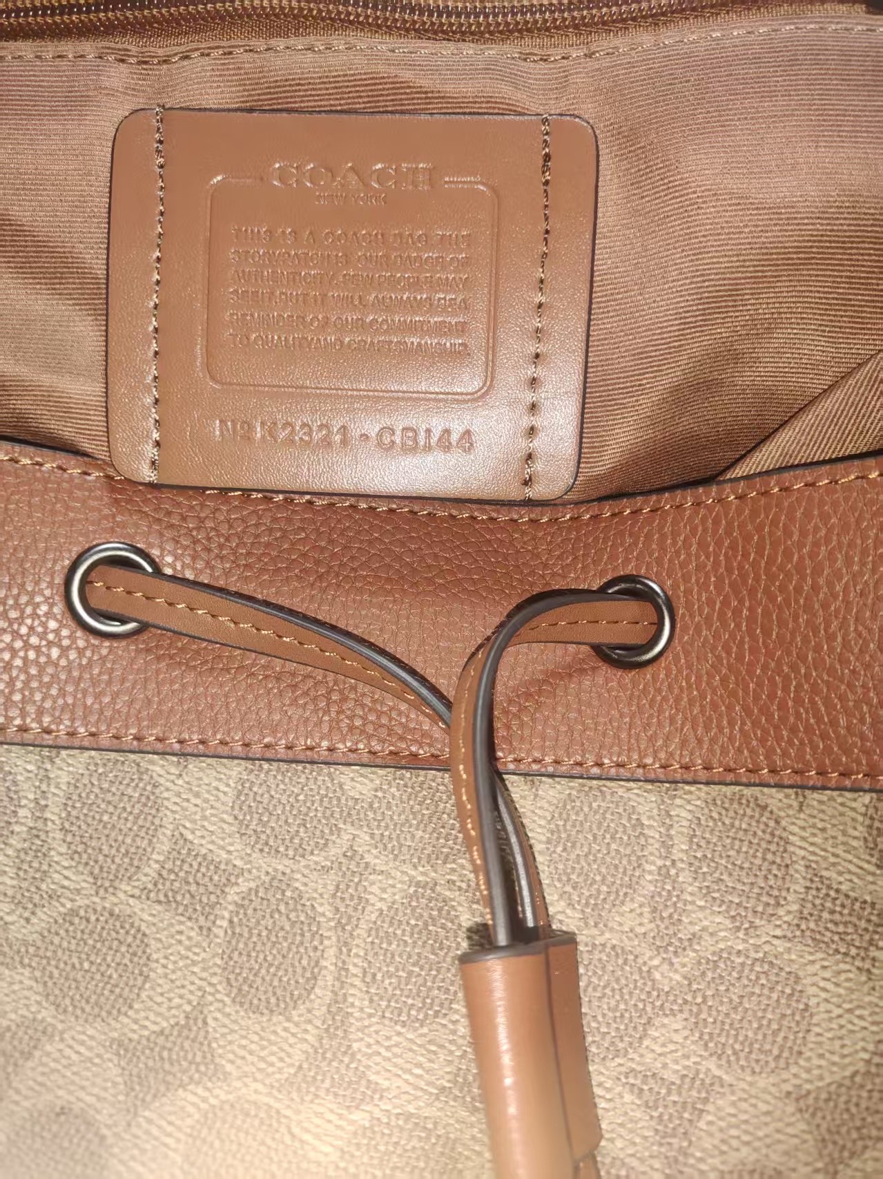 Coach COACH CBG04 CBI44最新十月徽章系列蔻驰男士双肩包 与摩登的碰撞 精选质感皮革搭配COACH标志性印花