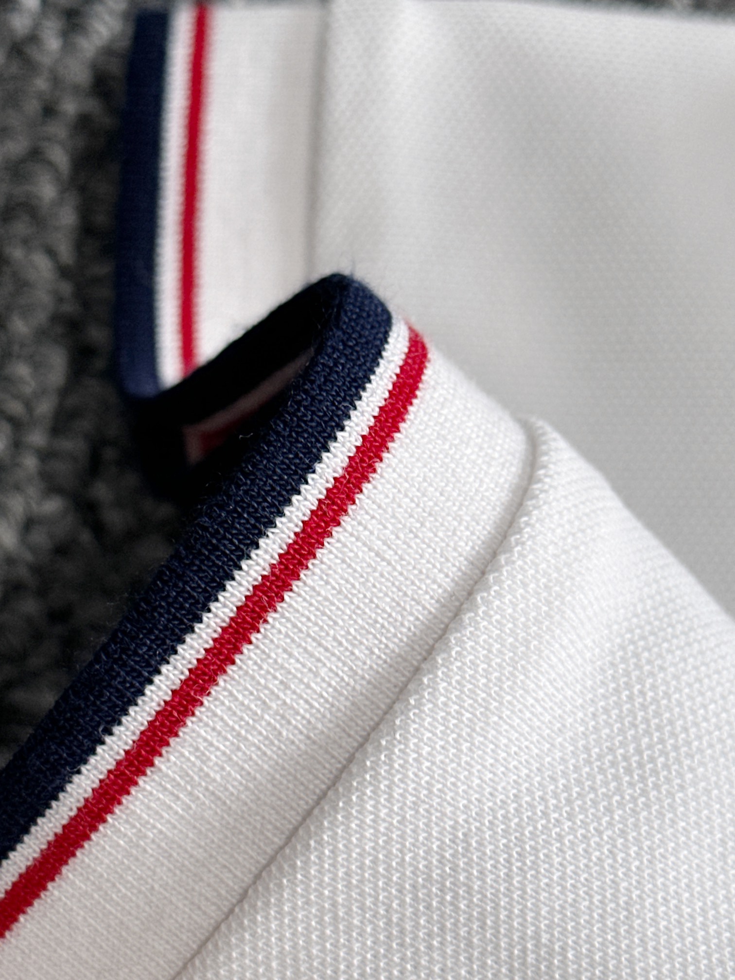 P蒙口25SS新款春夏短袖翻领T恤Polo，最高版本客供定制高端朱地面料简单时尚款，螺纹拼色螺纹配色超级