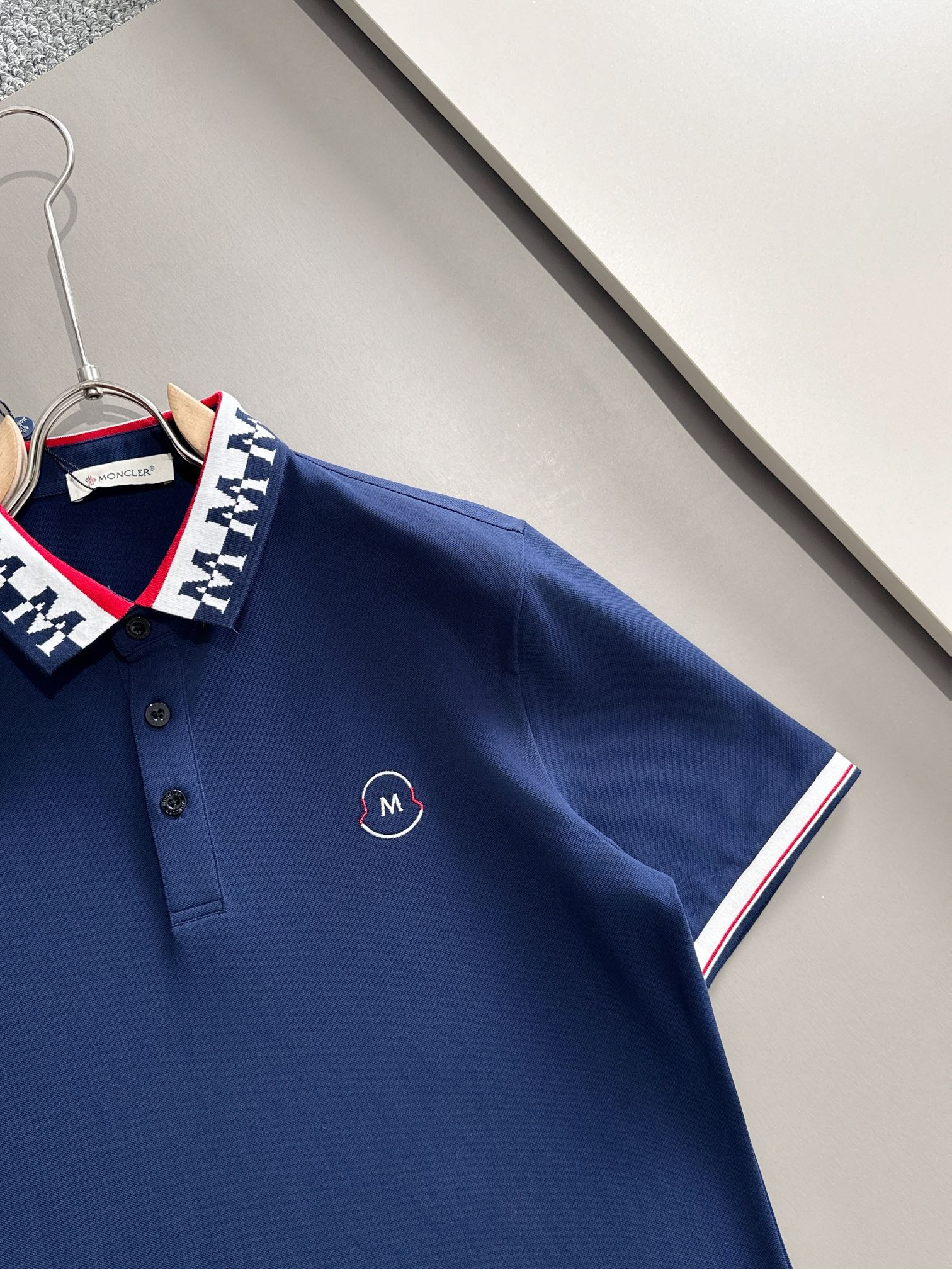 P蒙口25SS新款春夏短袖翻领T恤Polo，最高版本客供定制高端朱地面料简单时尚款，螺纹拼色螺纹配色超级