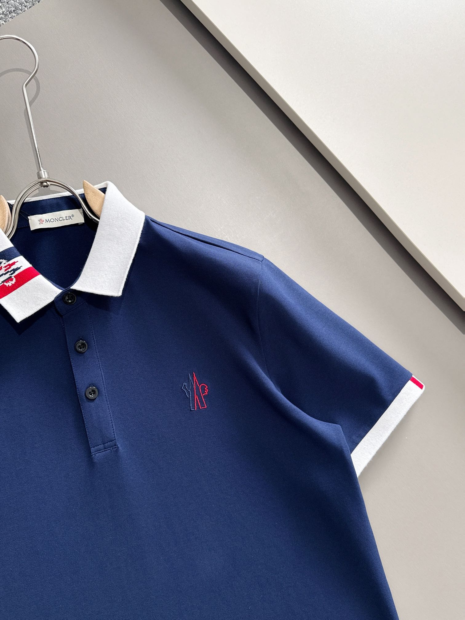 P蒙口25SS新款春夏短袖翻领T恤Polo，最高版本客供定制高端朱地面料简单时尚款，螺纹拼色螺纹配色超级