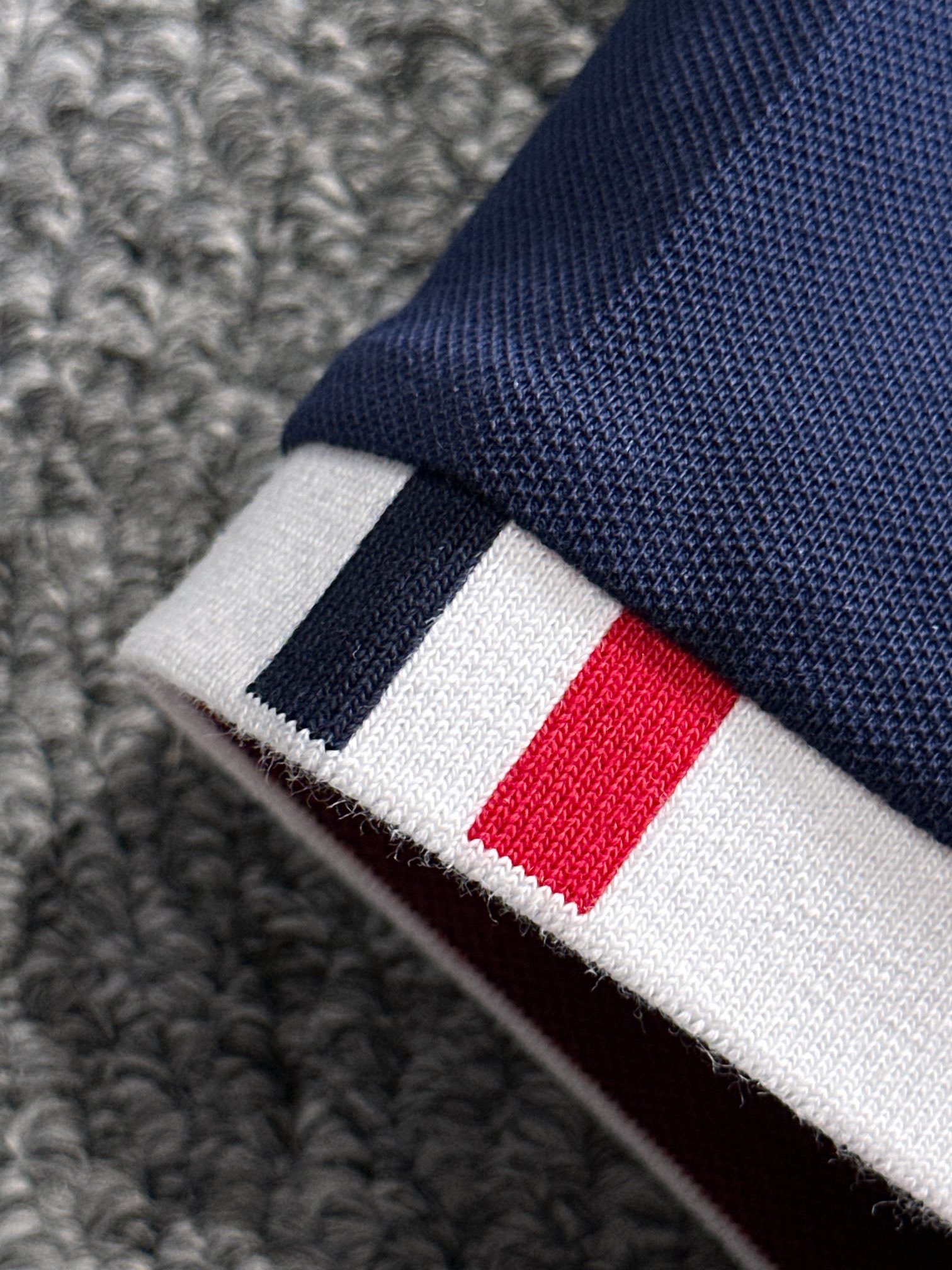 P蒙口25SS新款春夏短袖翻领T恤Polo，最高版本客供定制高端朱地面料简单时尚款，螺纹拼色螺纹配色超级