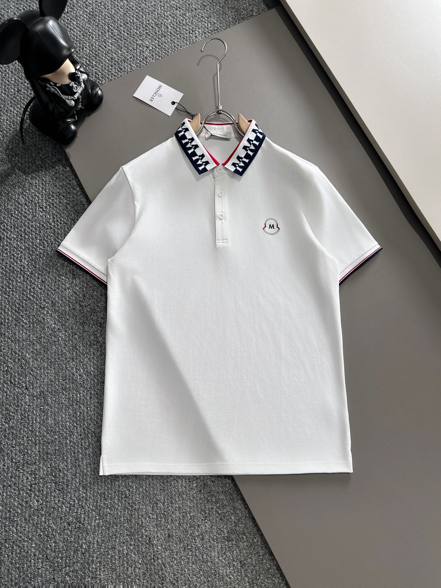 NO:476475,The new spring and summer short-sleeved lapel T-shirt polo is the highest version of the customized high-end vermill fabric, simple and fashionable style, thread color matching, super good-looking!  The classic logo with a simple and elegant style of the chest embroidery!  Full of high-end feel, wearable in all seasons. Simple European style official website is on sale... Blue and white. Number M-3XL, Moncler, T-shirt, tees, t-shirt, alexander wang19860909蒙口25SS新款春夏短袖翻领T恤polo,最高版本客供定制高端朱地面料简单时尚款,螺纹拼色螺纹配色超级好看！胸前蒙口刺绣经典logo简单大方的款式！满满的高级感,四季可穿.简欧风格官网在售 … 蓝色白色.码数M-3XL,,Moncler,T-shirt,tees，t-shirt,alexander wang,Men's clothing