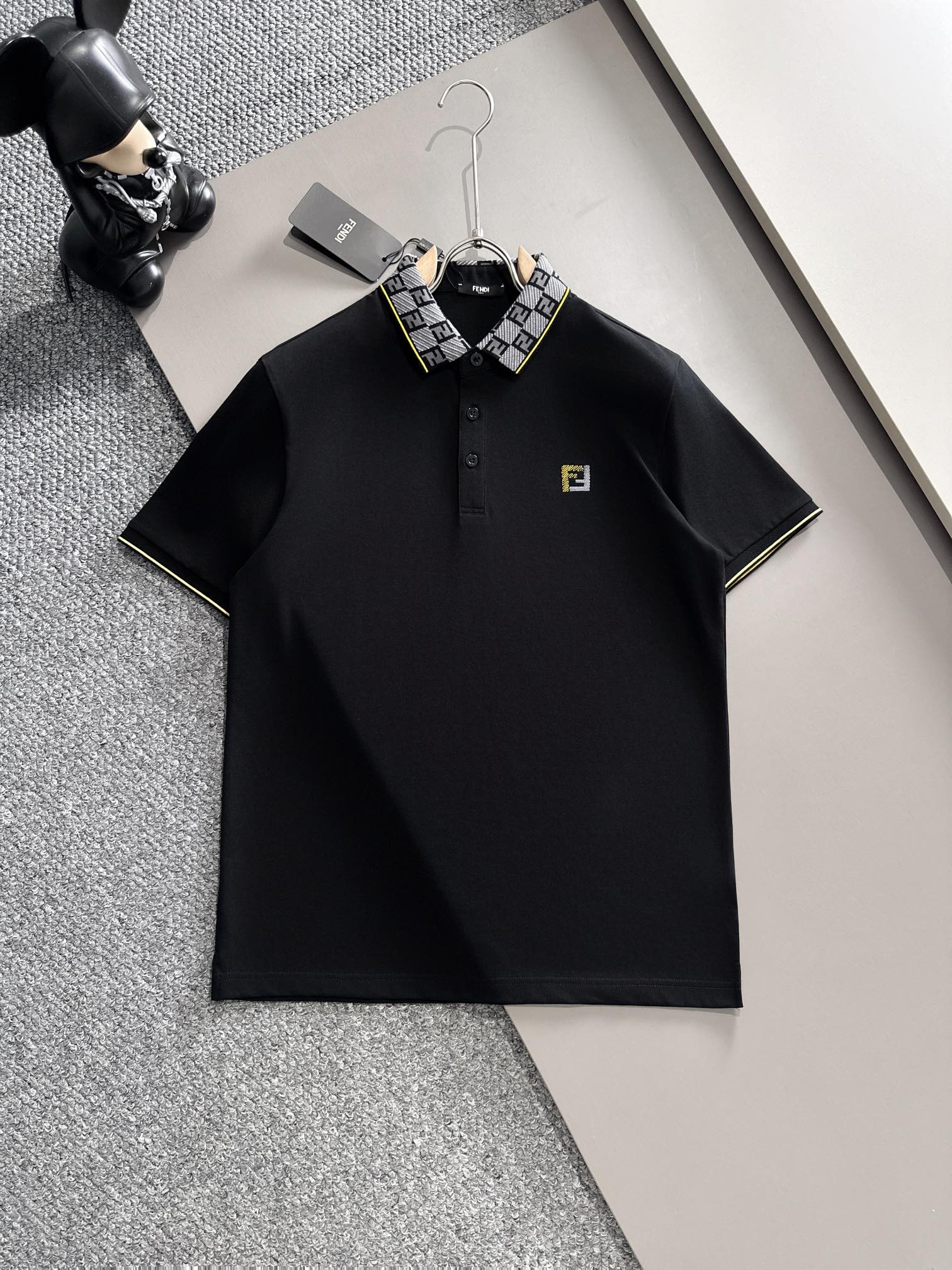 P芬迪25SS新款春夏短袖翻领T恤Polo，最高版本客供定制高端朱地面料简单时尚款，拼色螺纹超级好看！胸