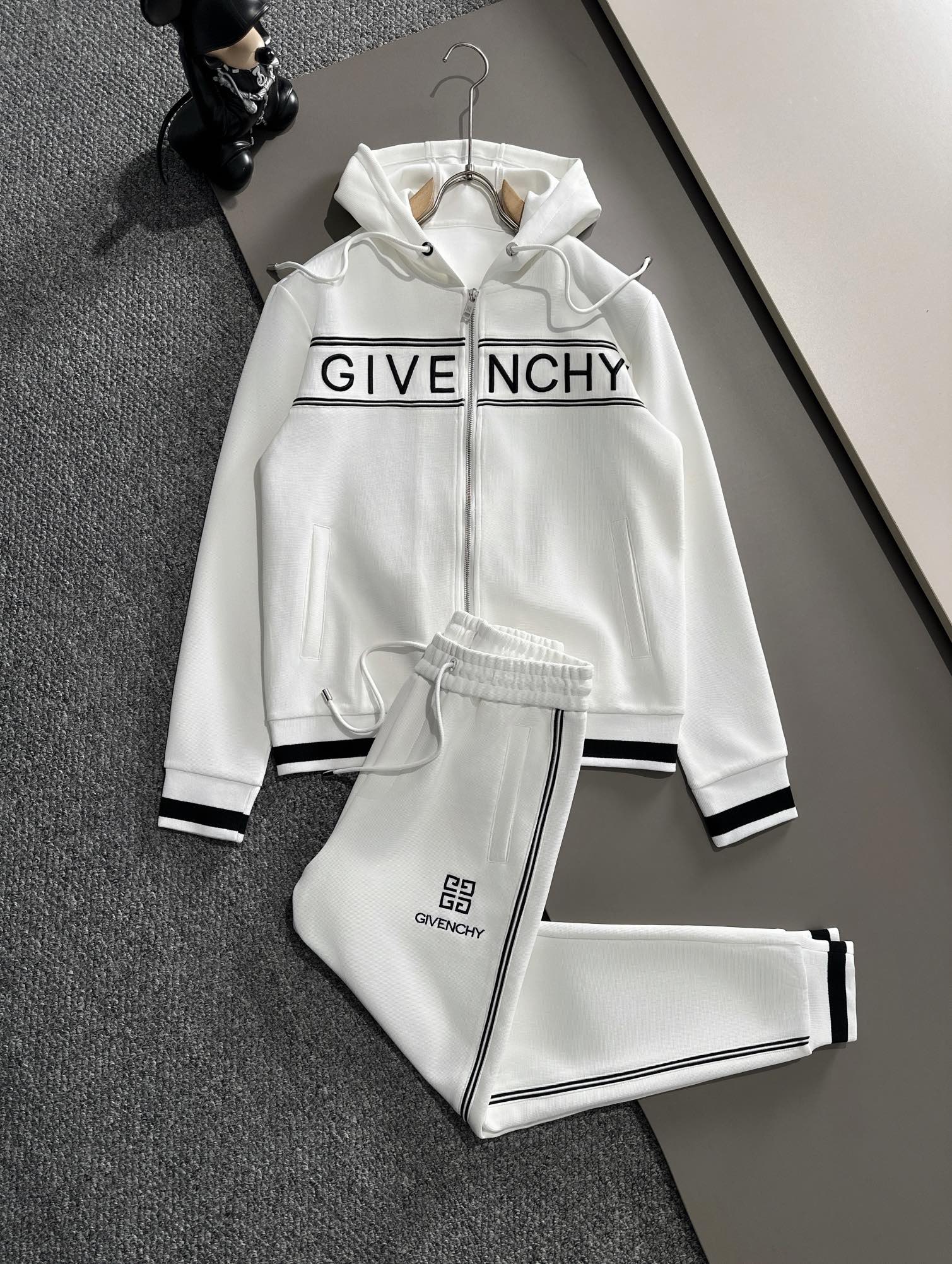 Givenchy Ontwerper
 Kleding Broek Mannen Herfst/winter collectie Casual