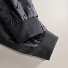 路易威登 Lv 棉衣 2025秋冬新款爆款专柜新款休闲时尚夹克 超前卫设计风格 细腻舒适 穿着非常轻便 路易威登 Lv 棉衣 2025秋冬新款爆款专柜新款休闲时尚夹克 超前卫设计风格 细腻舒适 穿着非常轻便