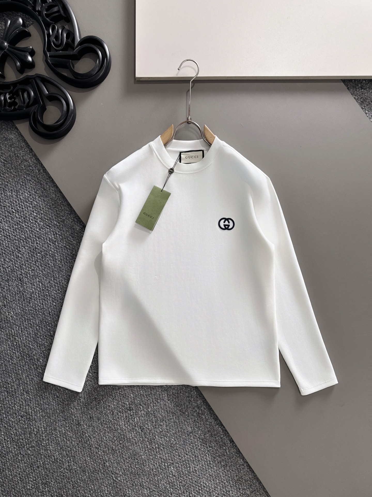 Gucci Men's White Long Sleeve T-Shirt with Logo - Casual & Stylish