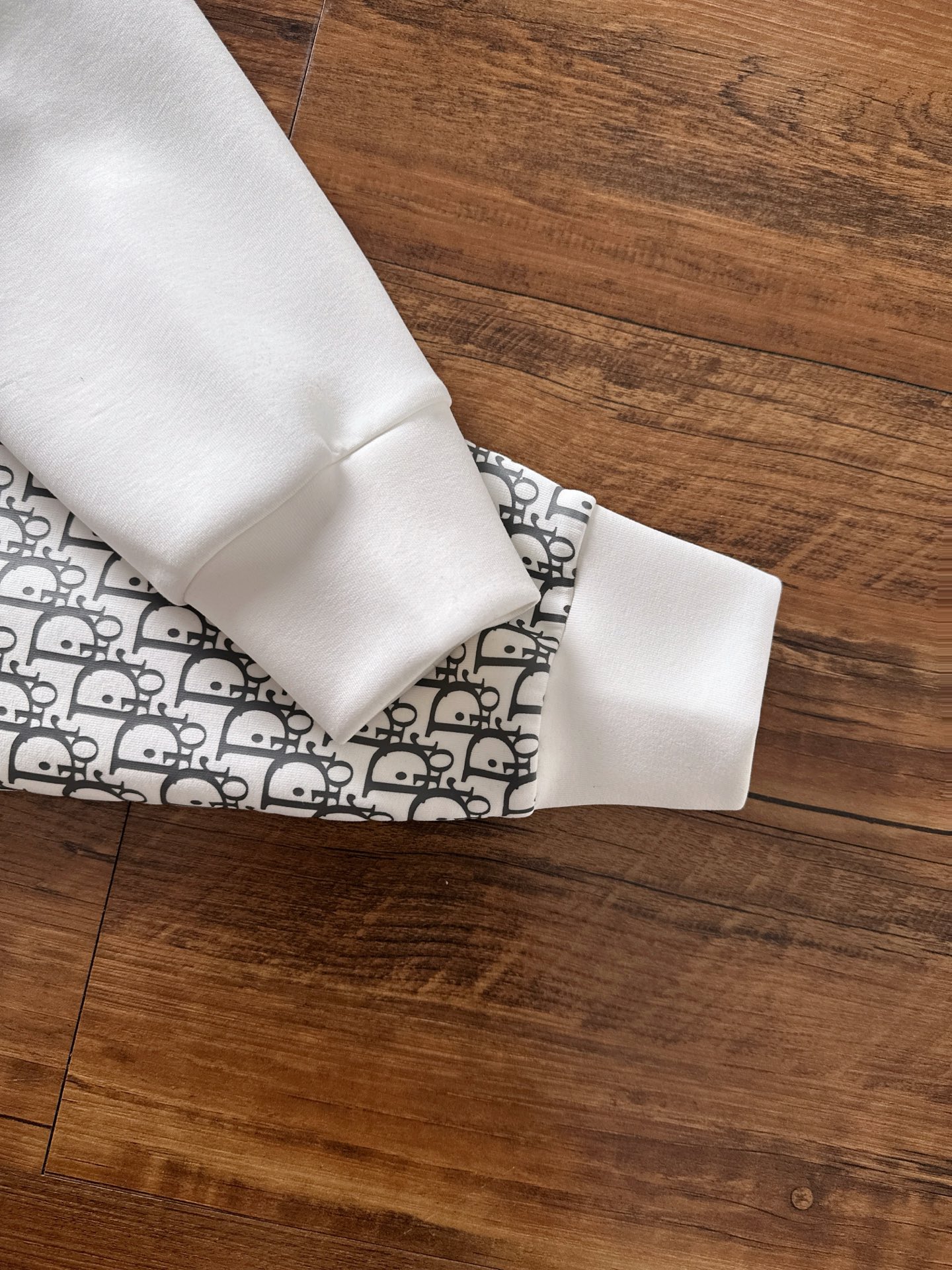 🌾退换 迪奥 Dior【新品】2025秋冬🆕男士字母标识套头太空棉卫衣 经典OS版型,简约而不失格调.日