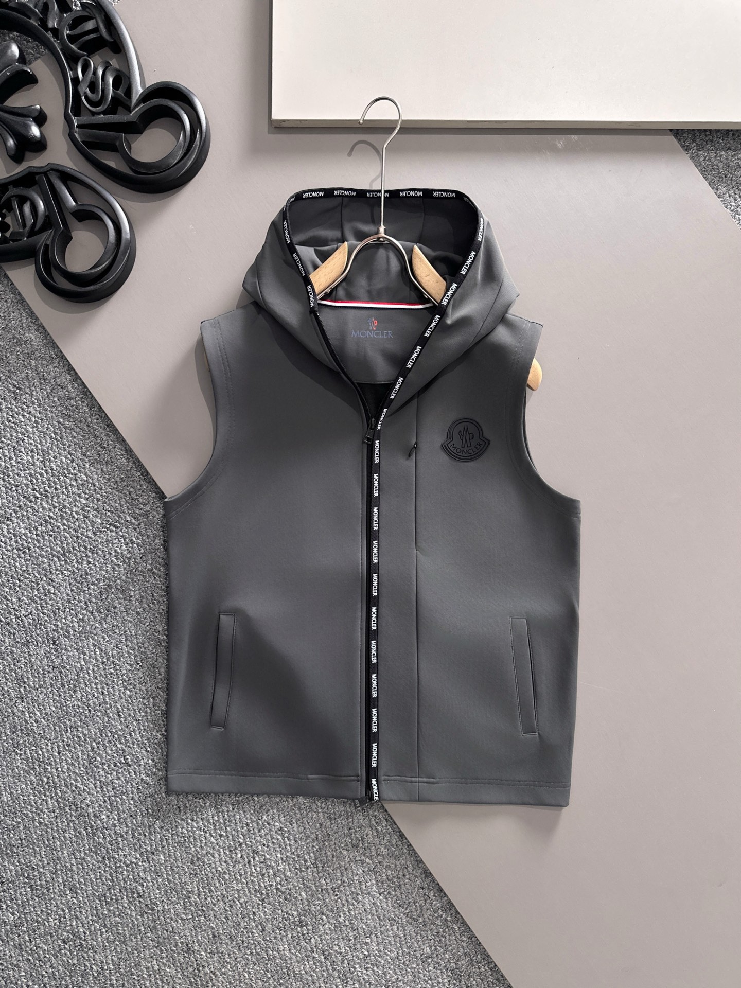 Moncler Casual Vest, High-End Quality, Stylish and Comfortable Cotton Material