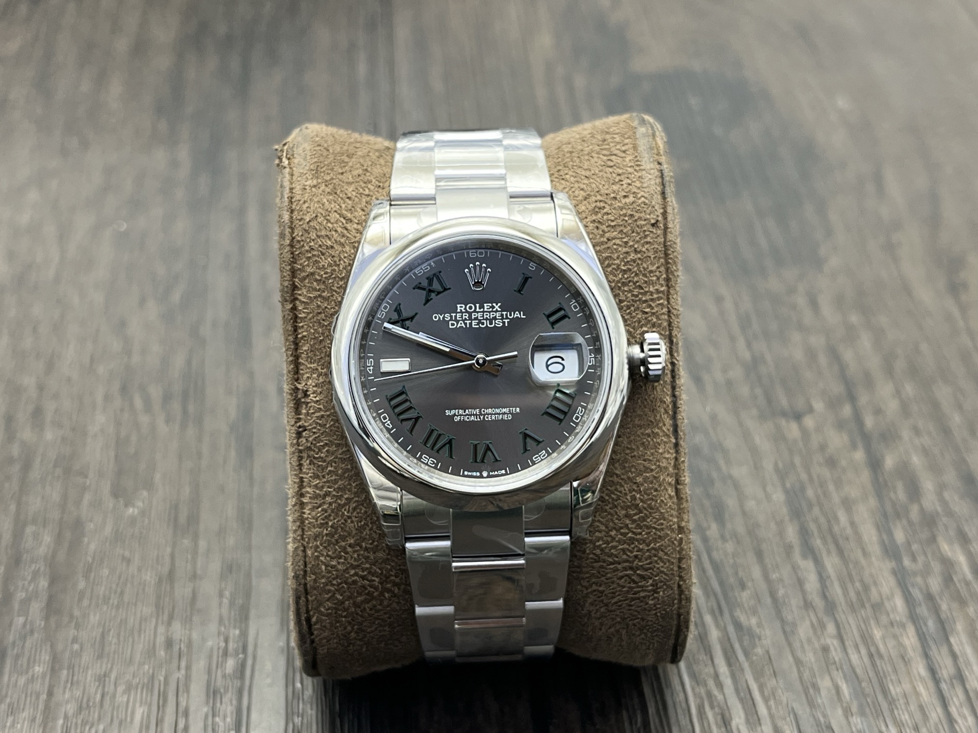 NO:157149,VS Factory wall crack recommendation VS dedicated professional watch development The highest version of the market Rolex Rolex Log 36MM series!  Super boutique, tribute to the classic, hot!  A truly original and authentic replica of the one-to-one!  Welcome to PK and compare!  Break through the limit!  The wonderful details of the entire watch are as follows: 1 The literal pointer luminous technology uses similar luminous technology to Swiss watchmaking technology, and is the same as the original version, luminous and bright. 2 The entire watch is made of 904L stainless steel!  The case has been ergonomic improvements, and the curved lug design is suitable for a variety of wrist circumferences, providing business people with comfortable wearing experience all-weather!  Copy 1 to 1 with the strap, perfectly restore the authenticity!  3 Use 7 super high cost original authentic alternative surfaces!  High-precision pot-shaped dial with original Swiss luminous combination studs and needles!  Consistent with the inside and outside!  4 biggest highlights VS exclusive custom Dandong integrated movement!  The exterior parts of the movement are consistent with the genuine product!  The walk is accurate and the kinetic energy exceeds 72 hours!  5 calendar printing fonts are excellent!  The structural design refers to professional watch standards!  Super high quality log watch!  Worth your possession!  VS craftsmanship masterpiece Please recognize VS’s exclusive quality, welcome to taste it!  ,,rolex19860909VS Factory墙裂推荐 VS潜心研制的专业腕表 市场最高版本 劳力士Rolex日志36MM系列！超级精品 致敬经典 火爆来袭！ 真正原装正品一比一的复刻！欢迎来PK对比！ 突破极限！整表的精彩细节如下: 1字面指针夜光采用与瑞士制表工艺相近的夜光技术,跟原版一样,夜光明亮.  2全表釆用904L精钢材质！表壳经人体工学改良,弧形表耳设计适配多种腕围,为商务人士提供全天候舒适佩戴体验！与表带1比1复制,细节完美还原正品！ 3采用7种超高成本的原装正品级代用表面！高精密的锅盖形表盘搭配原装瑞士夜光的组合字钉和表针！表里如一！ 4最大亮点VS独家定制丹东一体机芯！机芯外观零件与正品一致！走时精准,动能超72小时！ 5日历印刷字体精良！结构设计参照专业腕表标准！ 超高品质的日志手表！值得您拥有！ VS匠心力作 请认准VS独家品质,欢迎各位表友品鉴！,,rolex,Watch