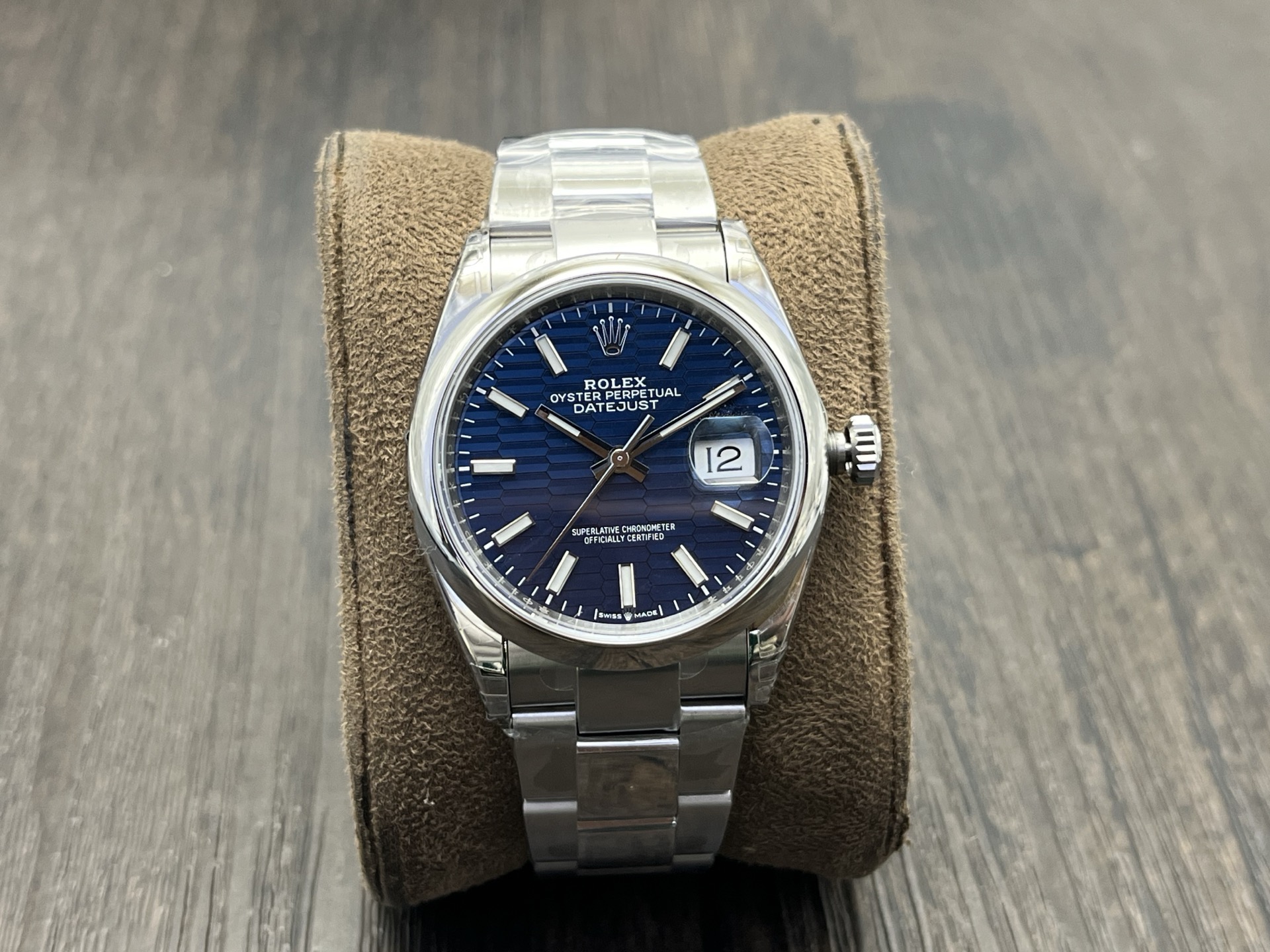 NO:157152,VS Factory2025 wall crack recommendation VS professional watches developed carefully The highest version of the market Rolex Rolex Log 36MM series!  Super boutique, tribute to the classic, hot!  A truly original and authentic replica of the one-to-one!  Welcome to PK and compare!  Break through the limit!  The wonderful details of the entire watch are as follows: 1 The literal pointer luminous technology uses similar luminous technology to Swiss watchmaking technology, and is the same as the original version, luminous and bright. 2 The entire watch is made of 904L stainless steel!  The case has been ergonomic improvements, and the curved lug design is suitable for a variety of wrist circumferences, providing business people with comfortable wearing experience all-weather!  Copy 1 to 1 with the strap, perfectly restore the authenticity!  3 Use 7 super high cost original authentic alternative surfaces!  High-precision pot-shaped dial with original Swiss luminous combination studs and needles!  Consistent with the inside and outside!  4 biggest highlights VS exclusive custom Dandong integrated movement!  The exterior parts of the movement are consistent with the genuine product!  The walk is accurate and the kinetic energy exceeds 72 hours!  5 calendar printing fonts are excellent!  The structural design refers to professional watch standards!  Super high quality log watch!  Worth your possession!  VS craftsmanship masterpiece Please recognize VS’s exclusive quality, welcome to taste it!  ,,rolex19860909VS Factory2025墙裂推荐 VS潜心研制的专业腕表 市场最高版本 劳力士Rolex日志36MM系列！超级精品 致敬经典 火爆来袭！ 真正原装正品一比一的复刻！欢迎来PK对比！ 突破极限！整表的精彩细节如下: 1字面指针夜光采用与瑞士制表工艺相近的夜光技术,跟原版一样,夜光明亮.  2全表釆用904L精钢材质！表壳经人体工学改良,弧形表耳设计适配多种腕围,为商务人士提供全天候舒适佩戴体验！与表带1比1复制,细节完美还原正品！ 3采用7种超高成本的原装正品级代用表面！高精密的锅盖形表盘搭配原装瑞士夜光的组合字钉和表针！表里如一！ 4最大亮点VS独家定制丹东一体机芯！机芯外观零件与正品一致！走时精准,动能超72小时！ 5日历印刷字体精良！结构设计参照专业腕表标准！ 超高品质的日志手表！值得您拥有！ VS匠心力作 请认准VS独家品质,欢迎各位表友品鉴！,,rolex,Watch