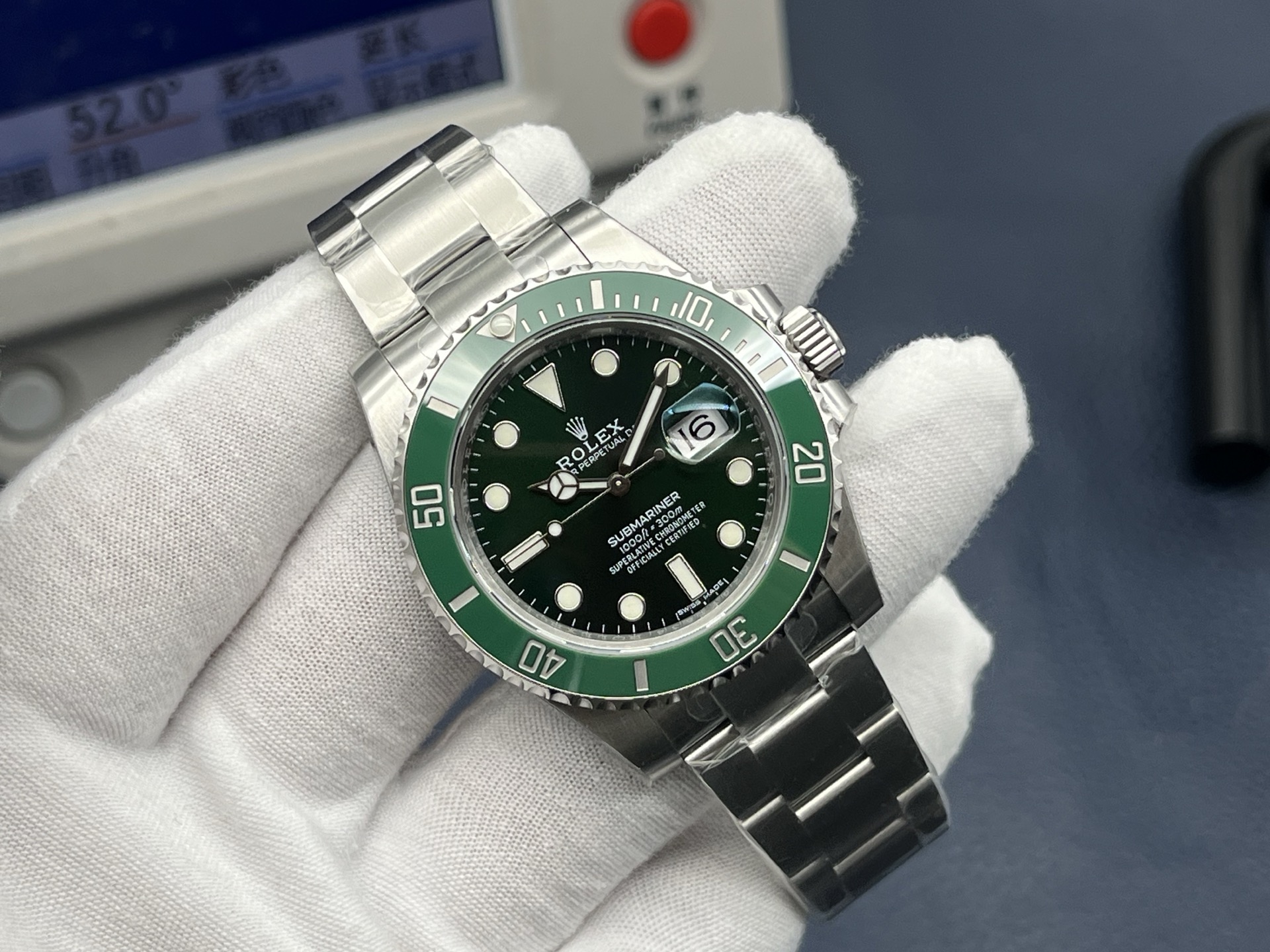 NO:157467,[VS Factory wall crack recommendation, latest upgraded version, creating a new era of water ghosts] The highest version in the market, making up for market gaps, the strongest cost-effective Rolex Submarine 40MM shocked release!  Six upgrade details [Technical advantages] 1. The diameter is 40MM. The old water ghost is equipped with a genuine alternative ring clean circle. The green ghost is green and transparent, and the black ghost is as deep as ink. 2. The literal radial pattern is delicate, the green is consistent with the authentic product, almost zero color difference, full luminous filling, and long-lasting brightness. 3904L consumable steel creates a hard watch body, polished from the inside to the outside, the case size data is perfectly restored, and it can be interoperated with the genuine accessories. 4. The strap is smooth, and it is also refined by 904L. The details of the belt and the buckle are chamfered, which are soft and comfortable to use, and the operation is not difficult. 5. The new generation movement, the real KIF shock absorber, is more reliable and stable.  6 The waterproof performance can be compared with the genuine product - the screw-in outer ring, bottom cover and winding crown system, which is connected to the mid-layer case, and ultimately shows the waterproof performance of the consumable case VS has improved many shortcomings of past submarines, and has given higher cost-effectiveness, seeking benefits for the majority of watch friends. VS Factory is ingenious and exquisite work Welcome to taste it!  ,christian louboutin,rolex19860909【VS Factory墙裂推荐 最新升级版本 开创水鬼新时代】市场最高版本 弥补市场空缺最强性价比劳力士Rolex潜航者40MM震撼发布！六大升级细节【技术优点】 1直径40MM,老款水鬼搭载正品代用圈口clean圈,绿鬼翠绿透亮,黑鬼深邃如墨. 2字面放射纹光泽细腻,绿色吻合正品,几乎零色差,夜光填充饱满,亮度持久. 3904L耗式钢打造坚硬表身,由内到外匠心打磨,表壳尺寸数据完美还原,可与正品互通配件. 4表带顺滑,同样904L精制而成,带粒和表扣细节均做倒角打磨,手感柔软舒服,操作不费力. 5全新一代机芯,真正的KIF避震器,更加可靠稳定. 6防水性能可与正品匹敌——旋入式外圈、底盖及上链表冠系统,接合中层表壳,极致展现耗式表壳的防水性能VS完善了过往潜航者的诸多不足,更赋予了更高的性价比,为广大表友谋福利. VS Factory匠心独运 精品之作 欢迎各位表友品鉴！,,christian louboutin,rolex,Watch