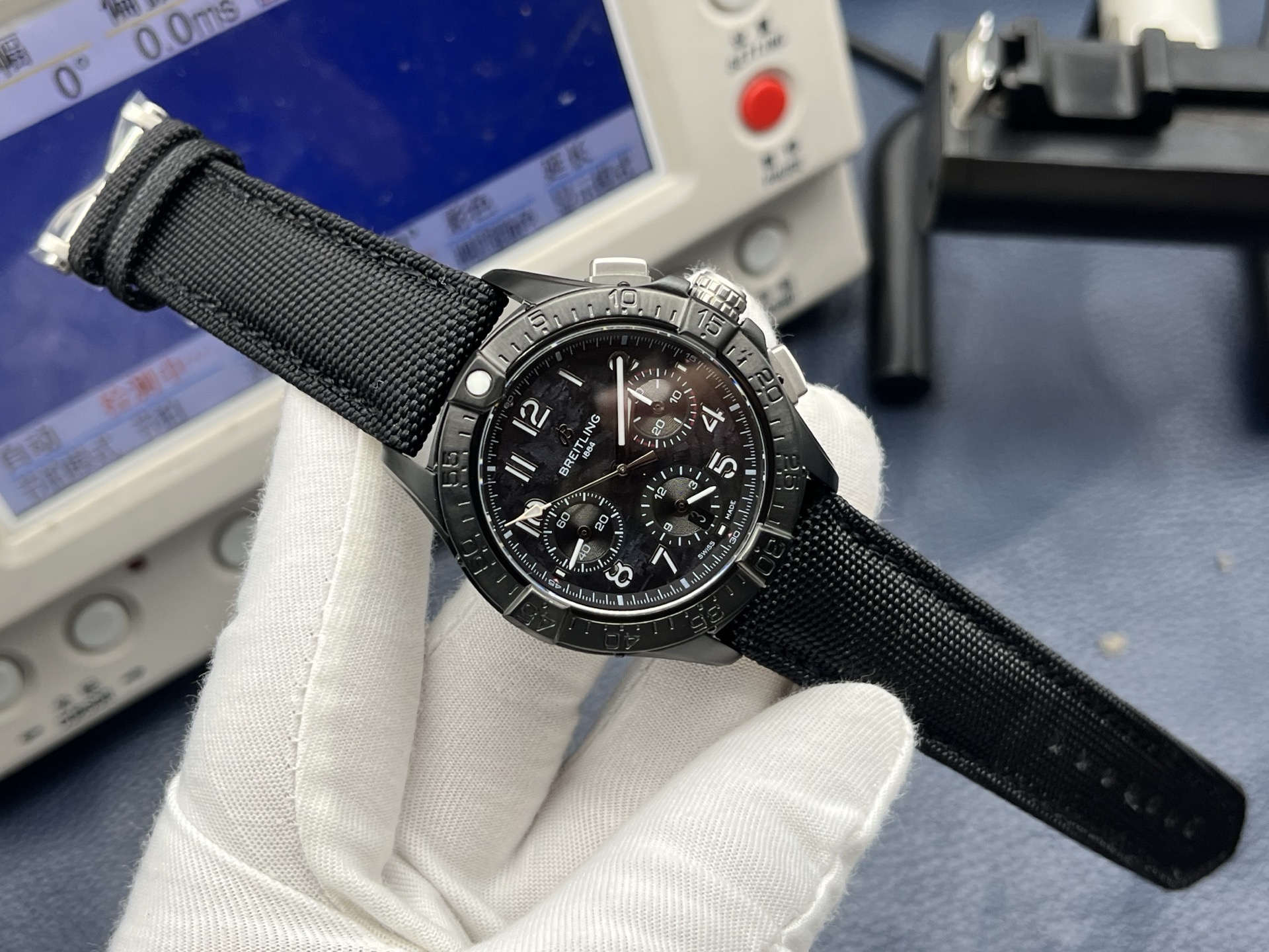 NO:394385,[GR Factory's new product launch] Breitling Avengers series, with a sharp appearance!  Hard-core multi-functional design, equipped with accurate chronographs and calendar display, sharp dials are matched with clear time marks, every detail is fascinating, and it is a model declaration when you get started. The stainless steel case is tough and resistant to fabrication, with screw-in double-sealed crown, and excellent waterproof performance; the Italian head leather strap has a delicate texture and is matched with the popular I-shaped buckle, which has both comfort and style. The one-way ratchet rotating bezel, with precise scale and digital engraving, which easily controls the flight timing and diving time, and is full of professional attributes. The 44mm case is matched with 14mm thickness, which is almost the same proportion as the original, perfectly adapted to the wrist of Asian men, making it more comfortable to wear. The built-in 7750 movement, the performance is synchronized with the official website, restoring the original power performance.  After a long wait, I am sincerely working - this men's mechanical watch that combines professionalism, toughness and exquisiteness is worthy of everyone who pursues quality!  Rose gold black 1850, breitling, cowhide19860909【GR Factory新品首发】百年灵复仇者系列,锋芒登场！ 硬核多功能设计,搭载精准计时与日历显示,凌厉盘面搭配清晰时标,每一处细节都让人一见倾心,上手即是型格宣言. 精钢表壳坚韧抗造,旋入式双密封垫表冠加持,防水性能卓然；意大利头层牛皮表带质感细腻,搭配备受青睐的工字扣,舒适与格调兼具. 单向棘轮式旋转表圈,刻度与数字嵌刻精准,轻松掌控飞行计时与潜水时长,专业属性拉满. 44mm表壳搭配14mm厚度,与原版近乎一致的比例,完美适配亚洲男士手腕,佩戴更贴合自在. 内置7750机芯,性能与官网同步,还原原版动力表现. 久候终至,诚意之作——这款集专业、硬朗与精致于一身的男士机械腕表,值得每一位追求品质的你拥有！玫金黑1850,,breitling,cowhide,Watch