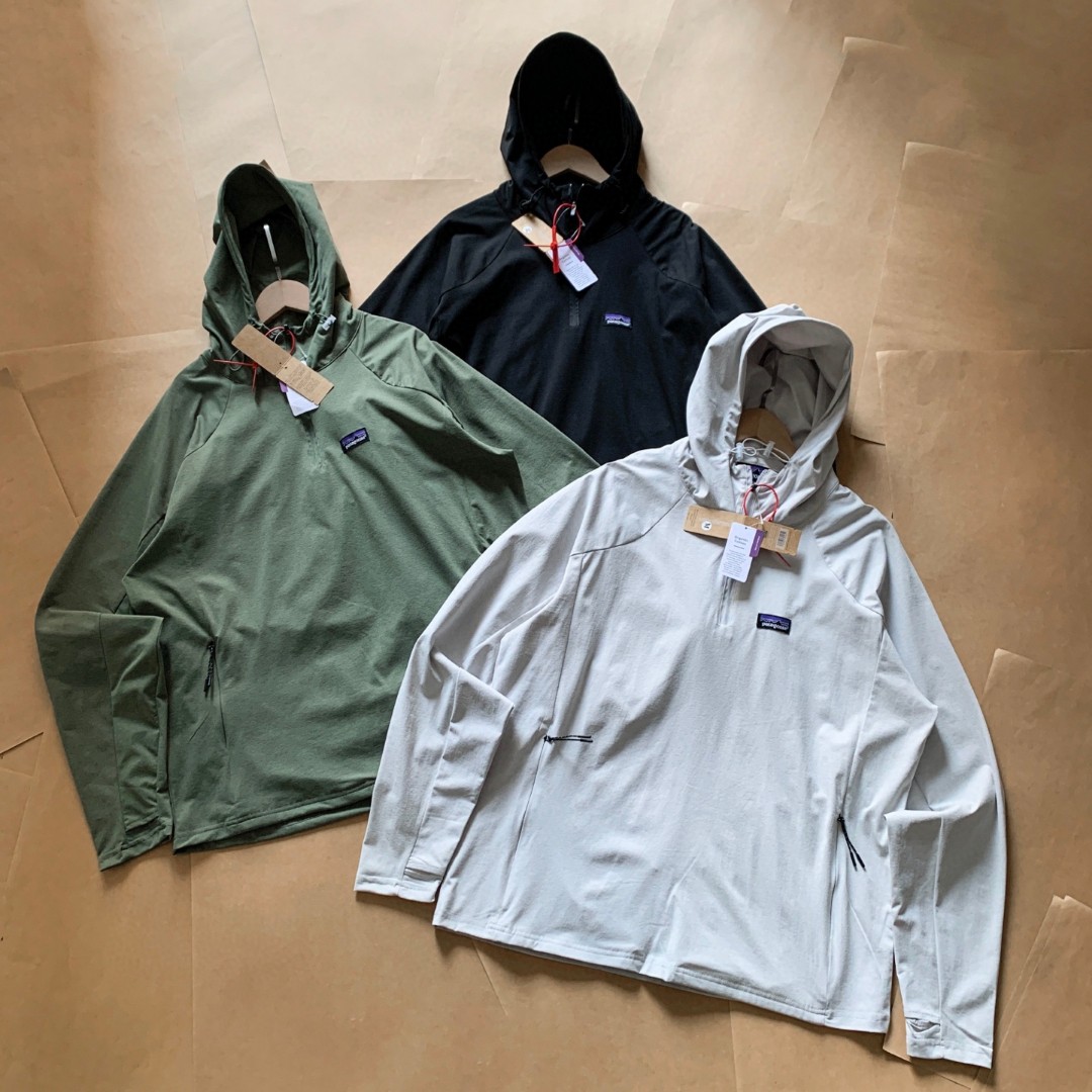 💰供110

Patagonia巴塔哥尼亚半拉链长袖打底立领长袖外套

原版开模 代工厂品质 秋冬必备品 

面料具有不错的弹性 不会出现起球的现象 

易洗也易干 具有耐寒、阻燃、抗静电的优点 因此安全性很高 
舒适性也非常出色 手感柔软 即使直接接触皮肤也不会造成伤害 穿出风度。

工艺很强大，这种款，要版型有版型，纯色系，
时尚美观，带点运动机能味。
上身显瘦，穿起来不臃肿 来之不易的牛货
鼎力推荐，千万别错过！

颜色: 黑色 白灰色 绿色

尺码/Size：  M L XL XXL

尺码详情 请看最后一张图