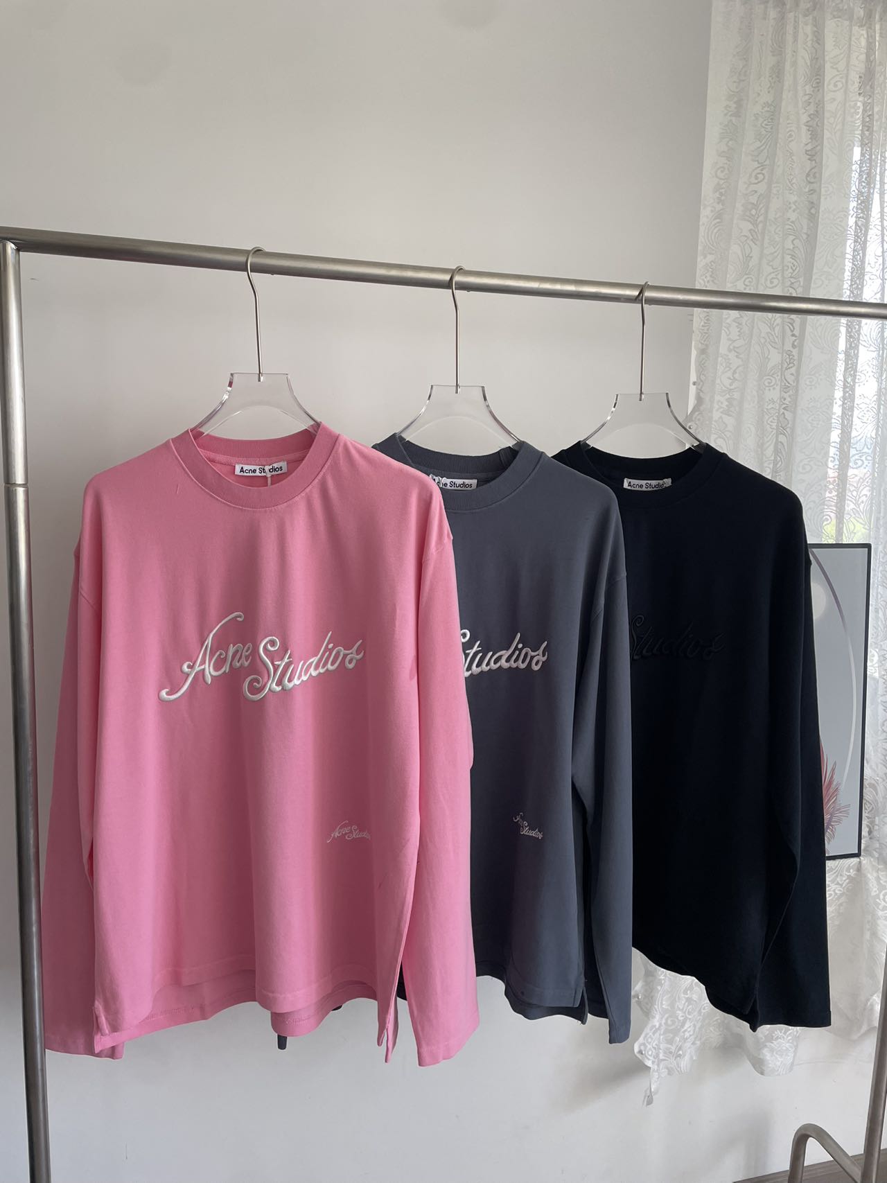 💰100
Acne Studios 25秋冬新款珠地网眼长袖T
徐英浩 周齐 众多明星同款
胸前Acne Studios的字母采用独有的绣花字体,立体在衣服上,既是品牌象征,又具有潮流气息,不随大流,超有个性的百搭单品。超级Chill的廓形穿搭,面料260克珠地网眼,原样定制成衣涂料染色,区别市场普通版本
正品级
男女同款
颜色:粉色 灰色 黑色
尺码:S M L XL
详情尺码请看最后一张图