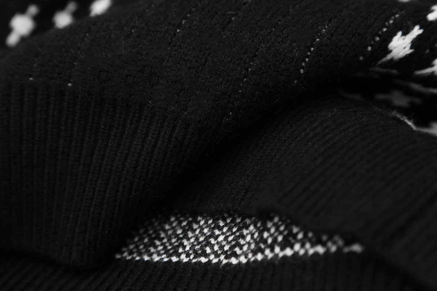 Louis Vuitton Men's Black & White Jacquard Knit Sweater - Modern Style 9 a1724713319392 0568