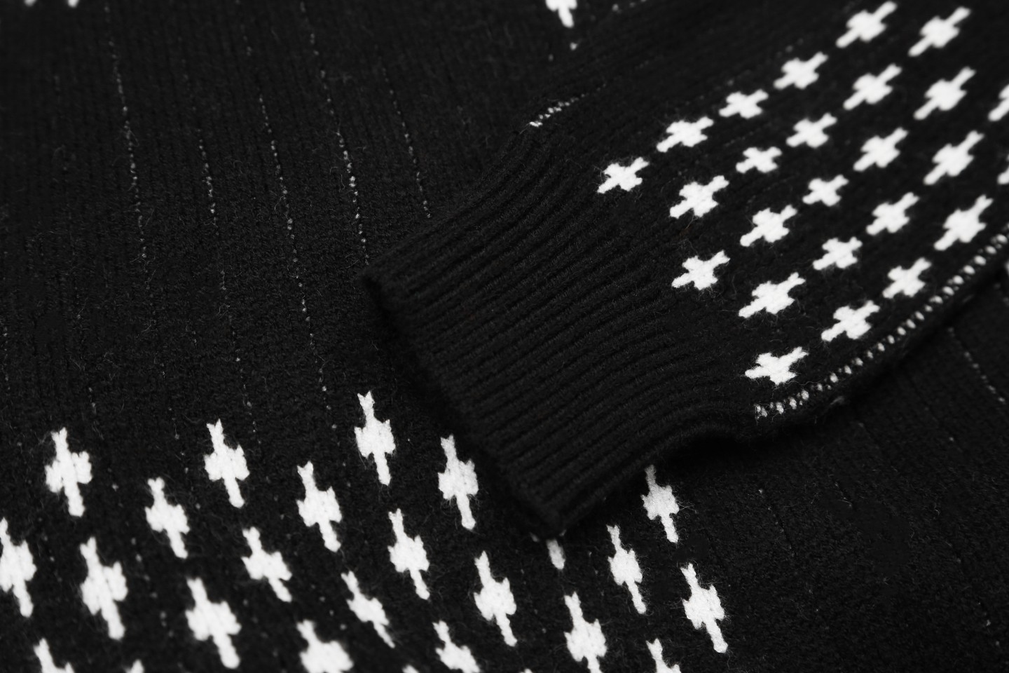 Louis Vuitton Men's Black & White Jacquard Knit Sweater - Modern Style 8 a1724713319400 5437