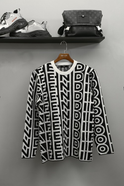 Pull Fendi Laine Motifs Logo FF Intarsia, Confortable et Élégant 1 Pull Fendi Laine Motifs Logo FF Intarsia, Confortable et Élégant